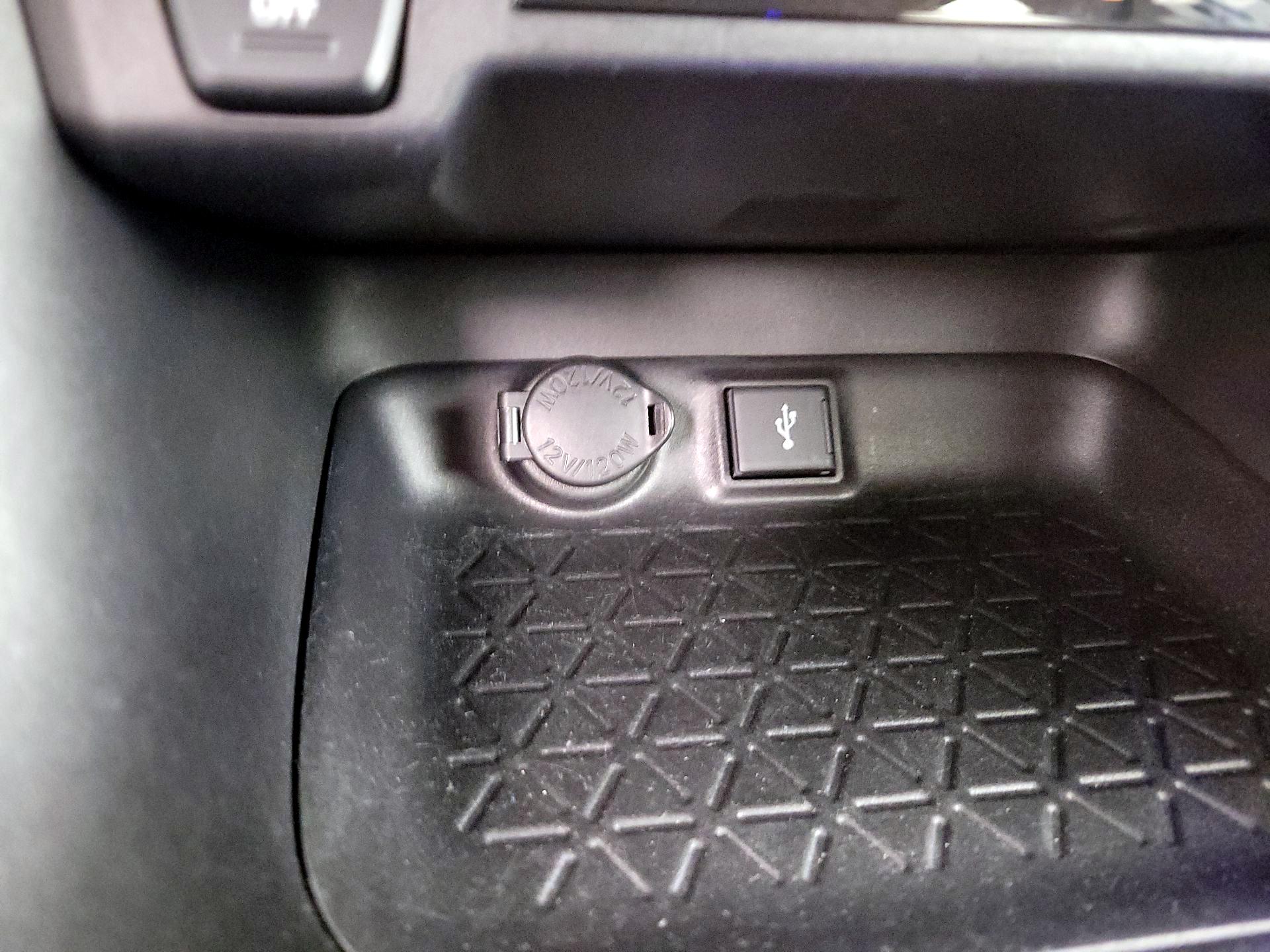 Thumbnail: 2021 Toyota RAV4 - 18