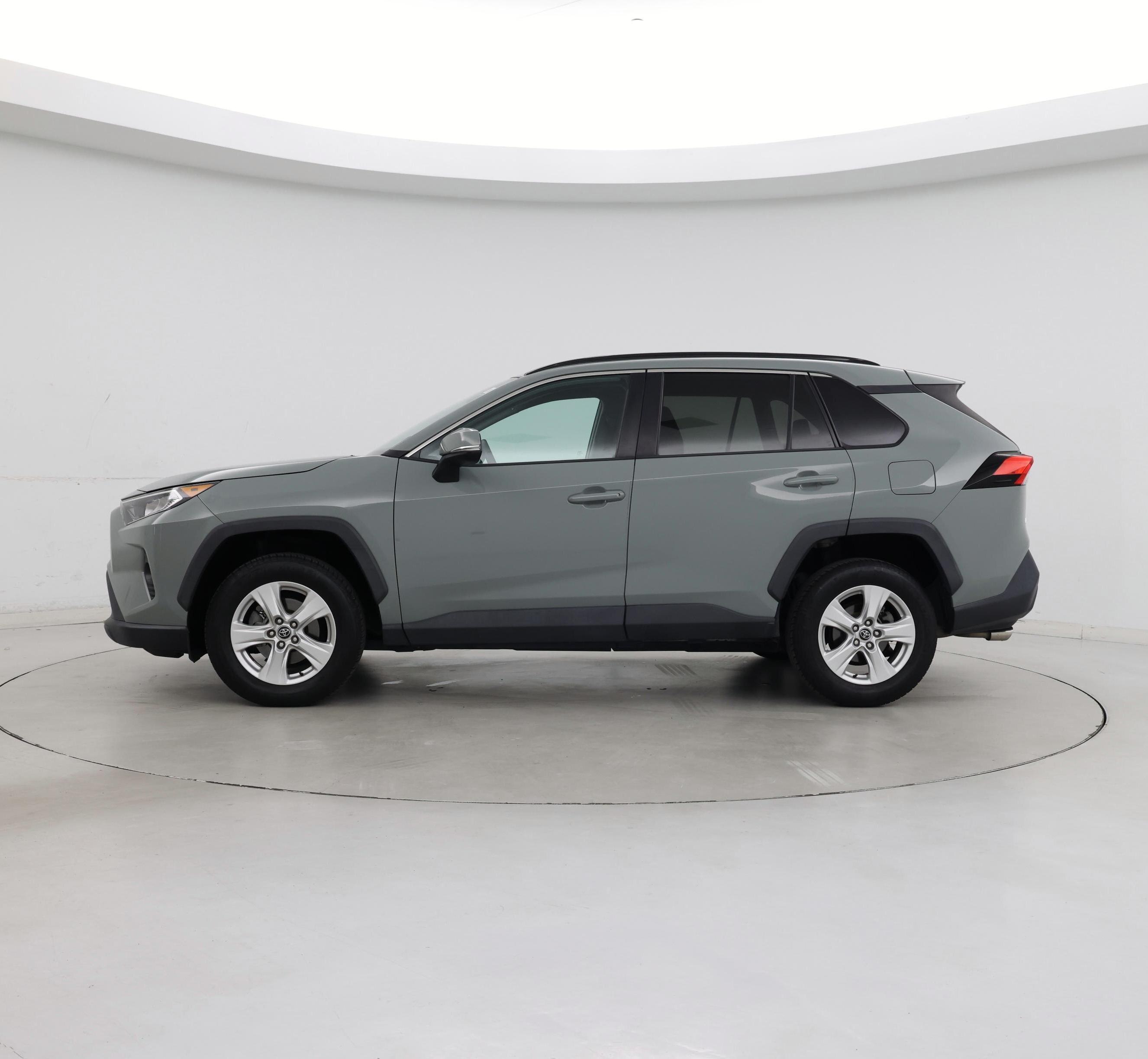Thumbnail: 2021 Toyota RAV4 - 3