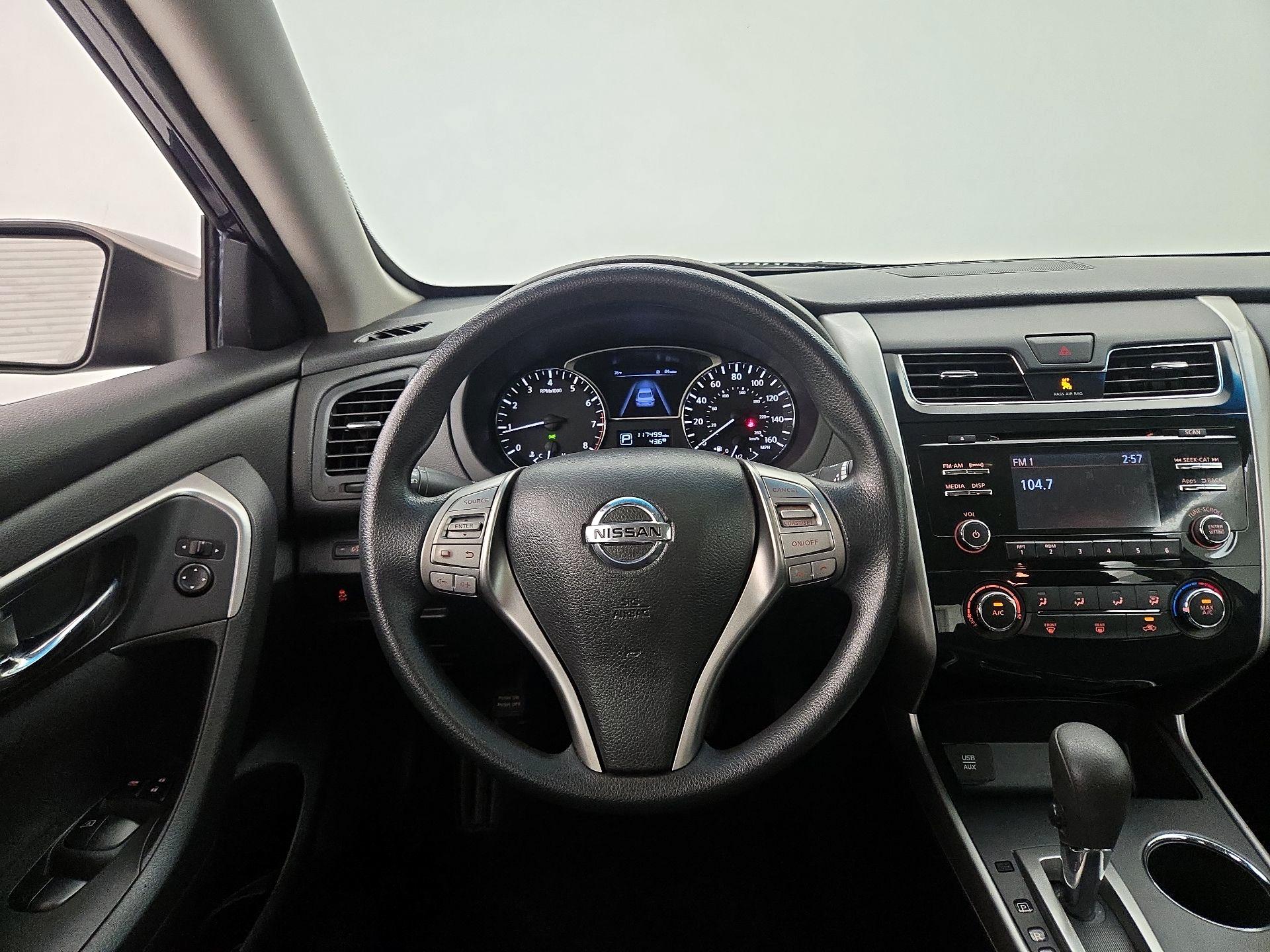 Thumbnail: 2015 Nissan Altima - 10