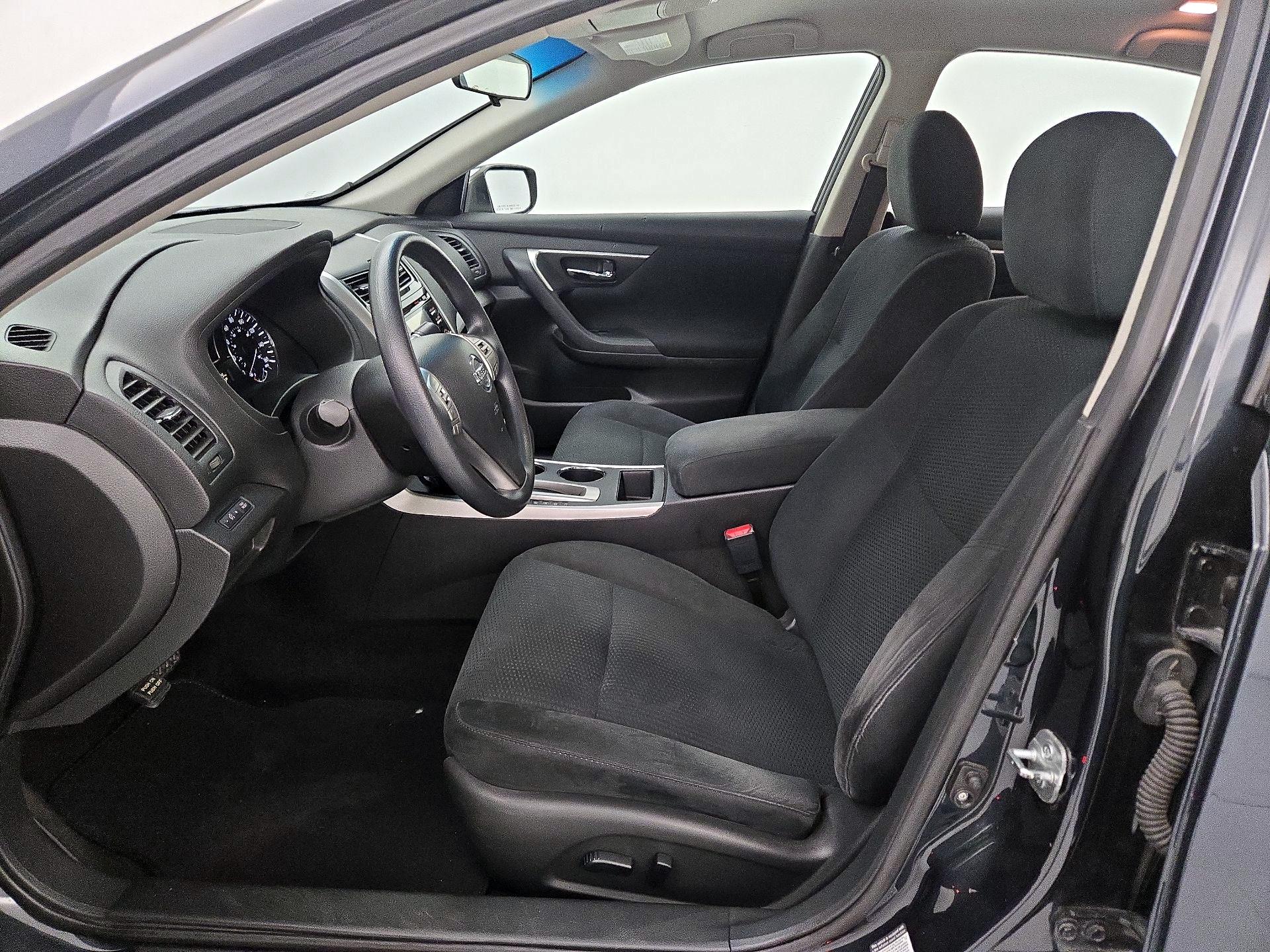 Thumbnail: 2015 Nissan Altima - 11