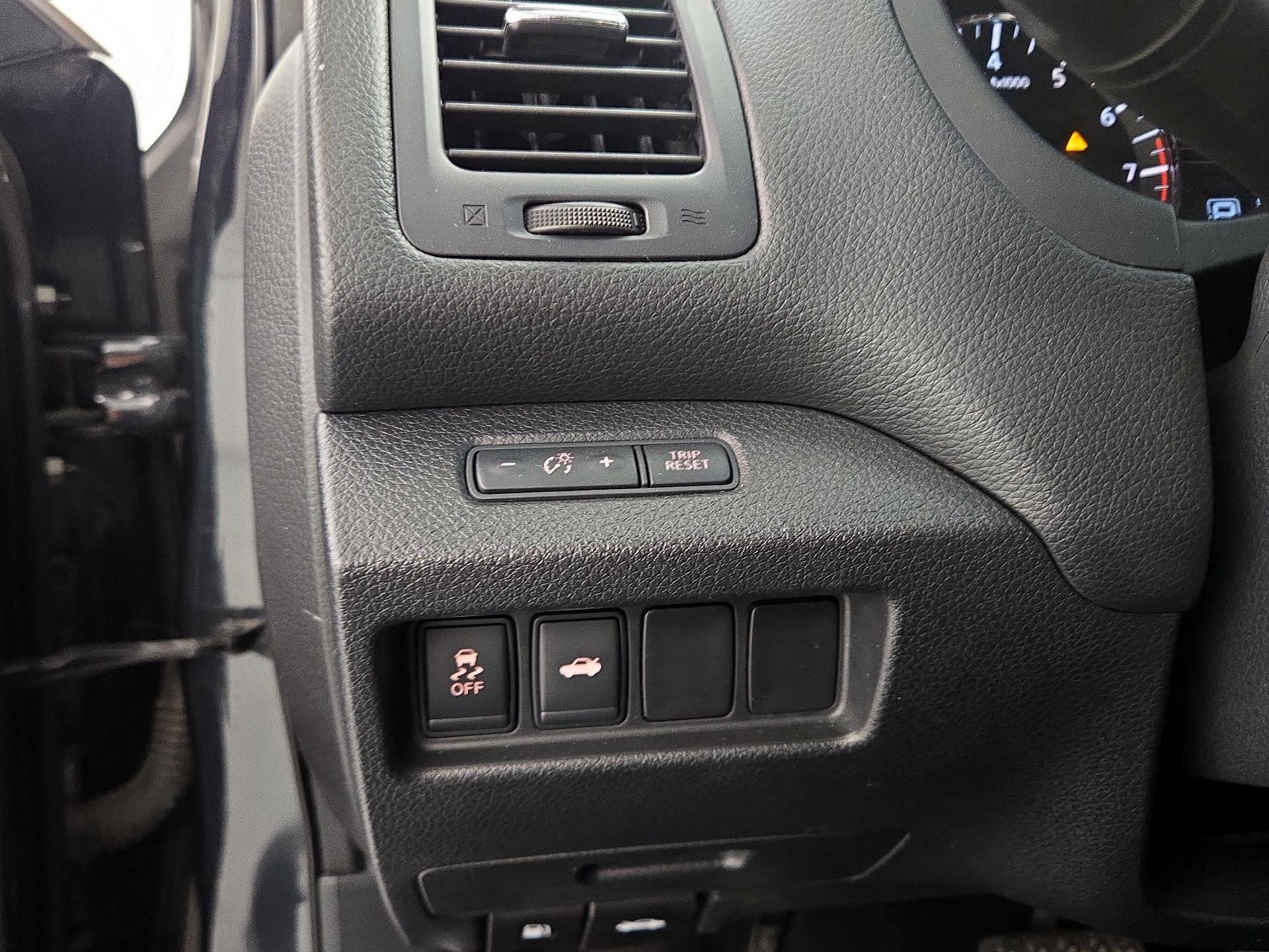 Thumbnail: 2015 Nissan Altima - 13