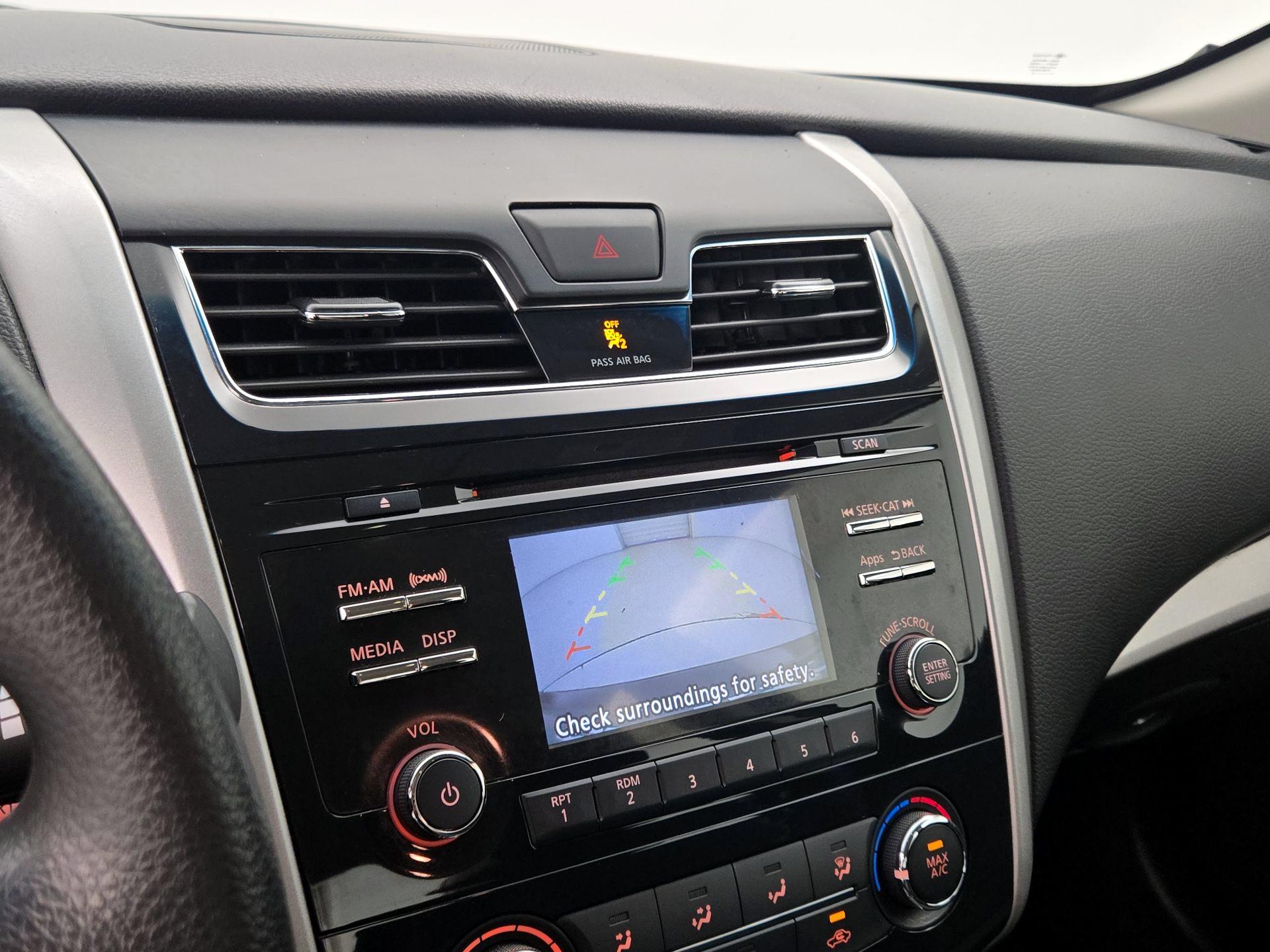 Thumbnail: 2015 Nissan Altima - 14