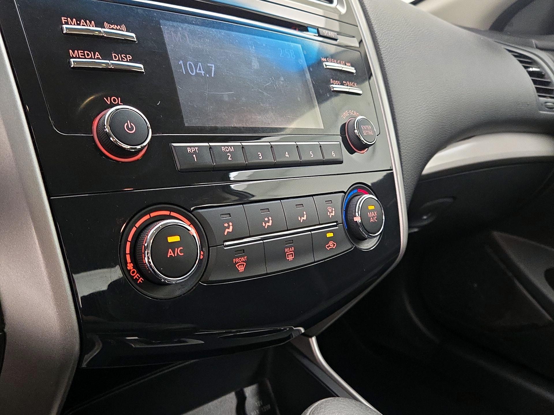Thumbnail: 2015 Nissan Altima - 16