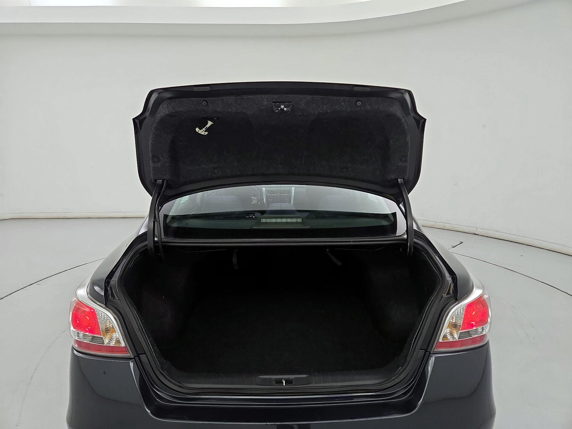 Thumbnail: 2015 Nissan Altima - 20