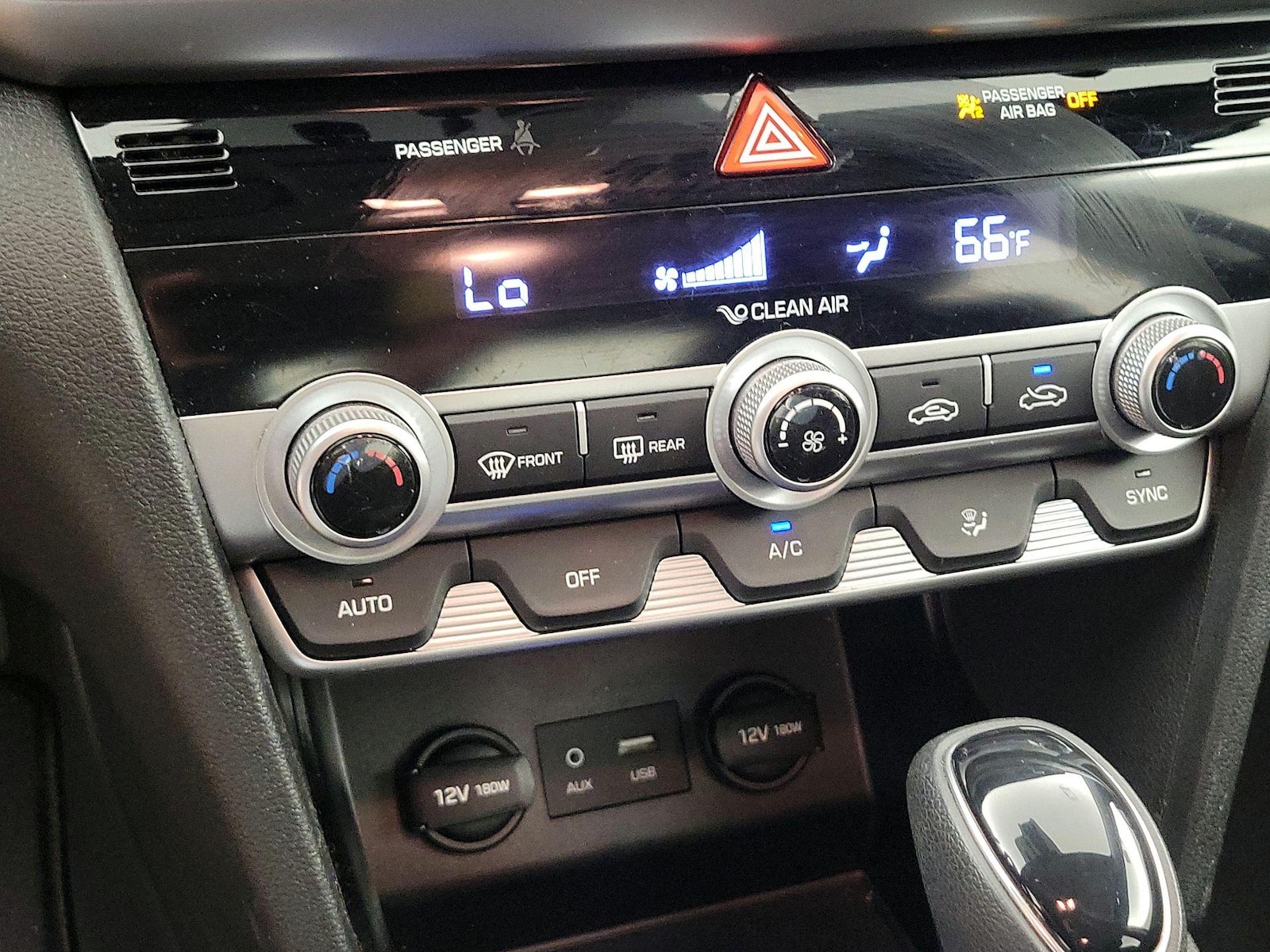 2020 Hyundai Elantra SE - Photo 17