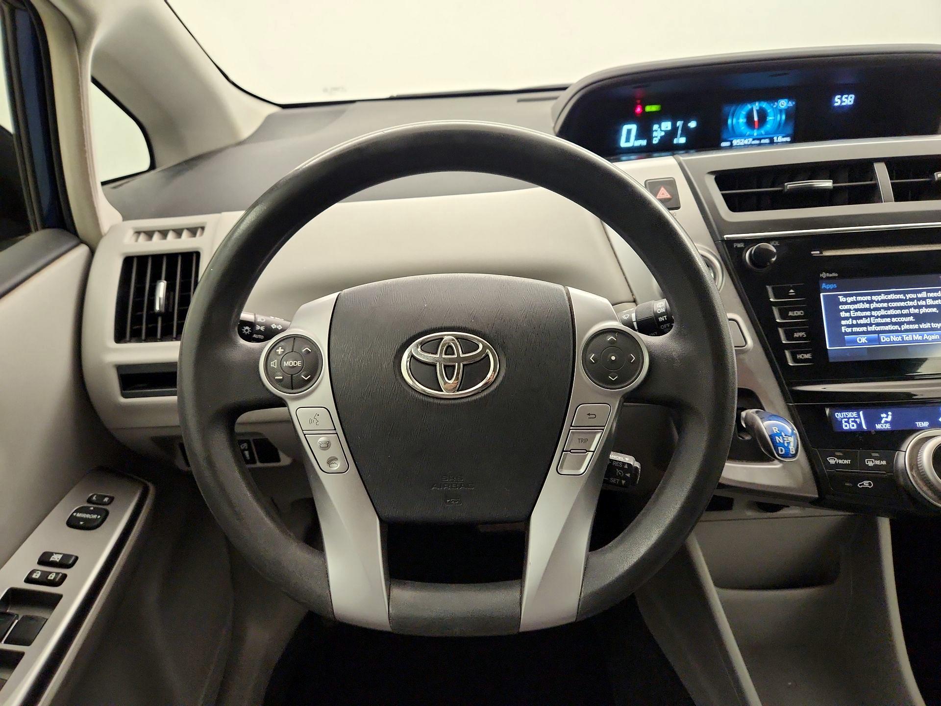 Thumbnail: 2015 Toyota Prius v - 10