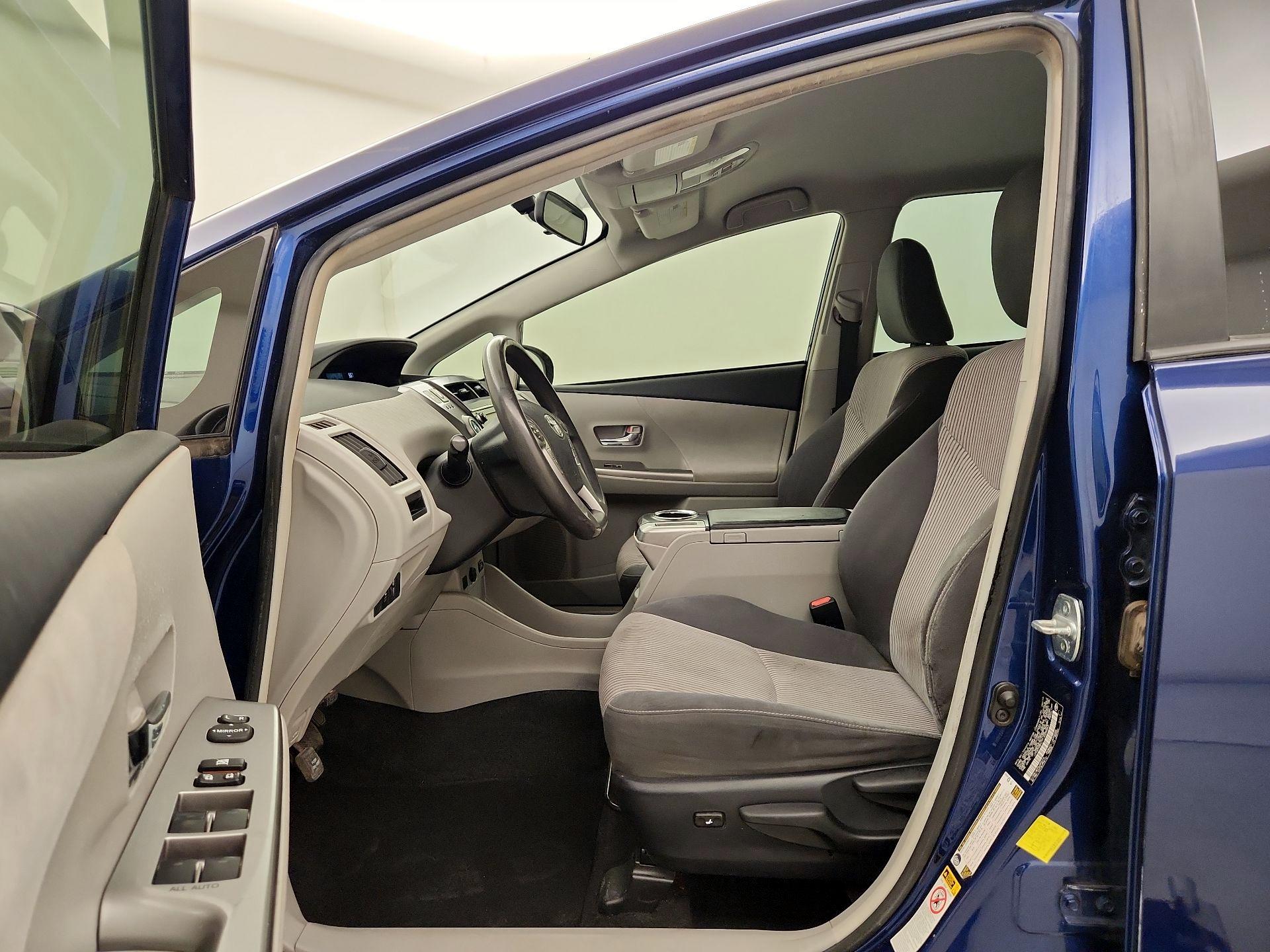 Thumbnail: 2015 Toyota Prius v - 11