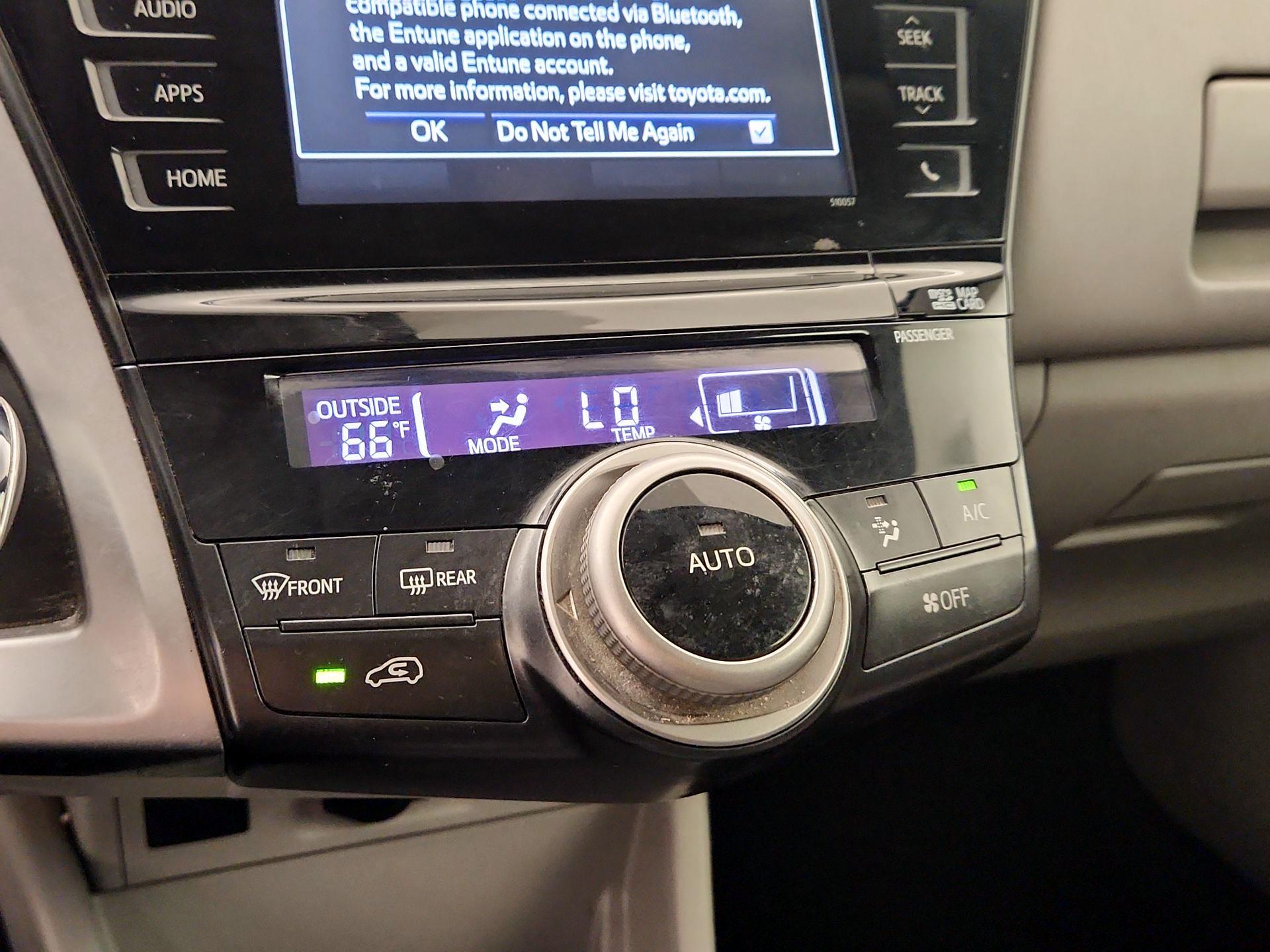 Thumbnail: 2015 Toyota Prius v - 17