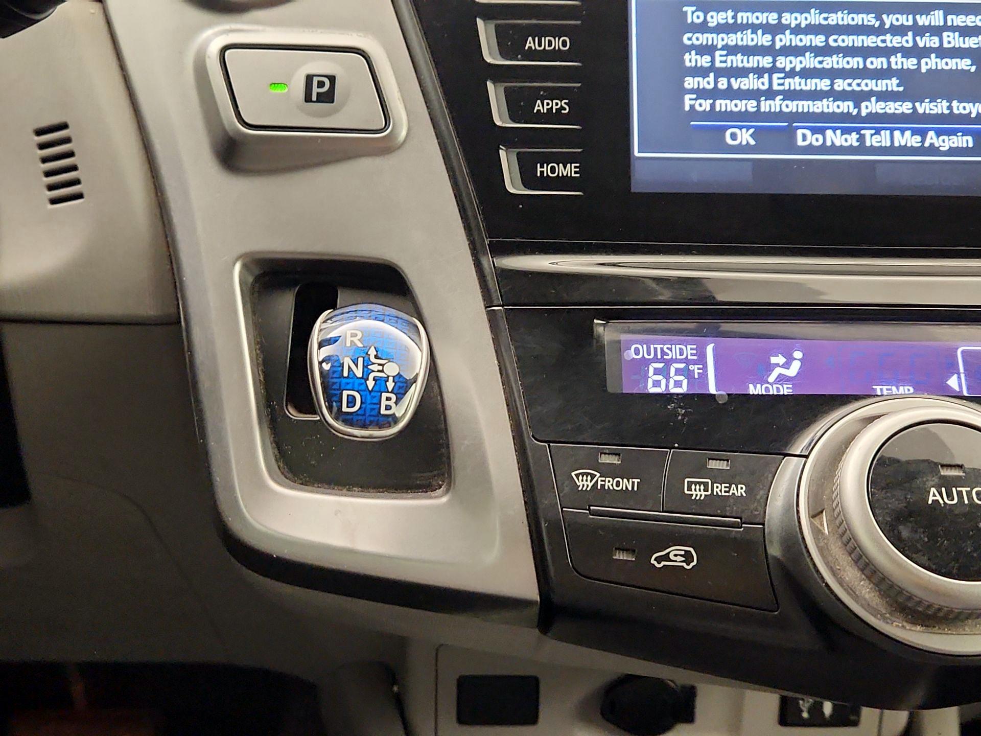 Thumbnail: 2015 Toyota Prius v - 18