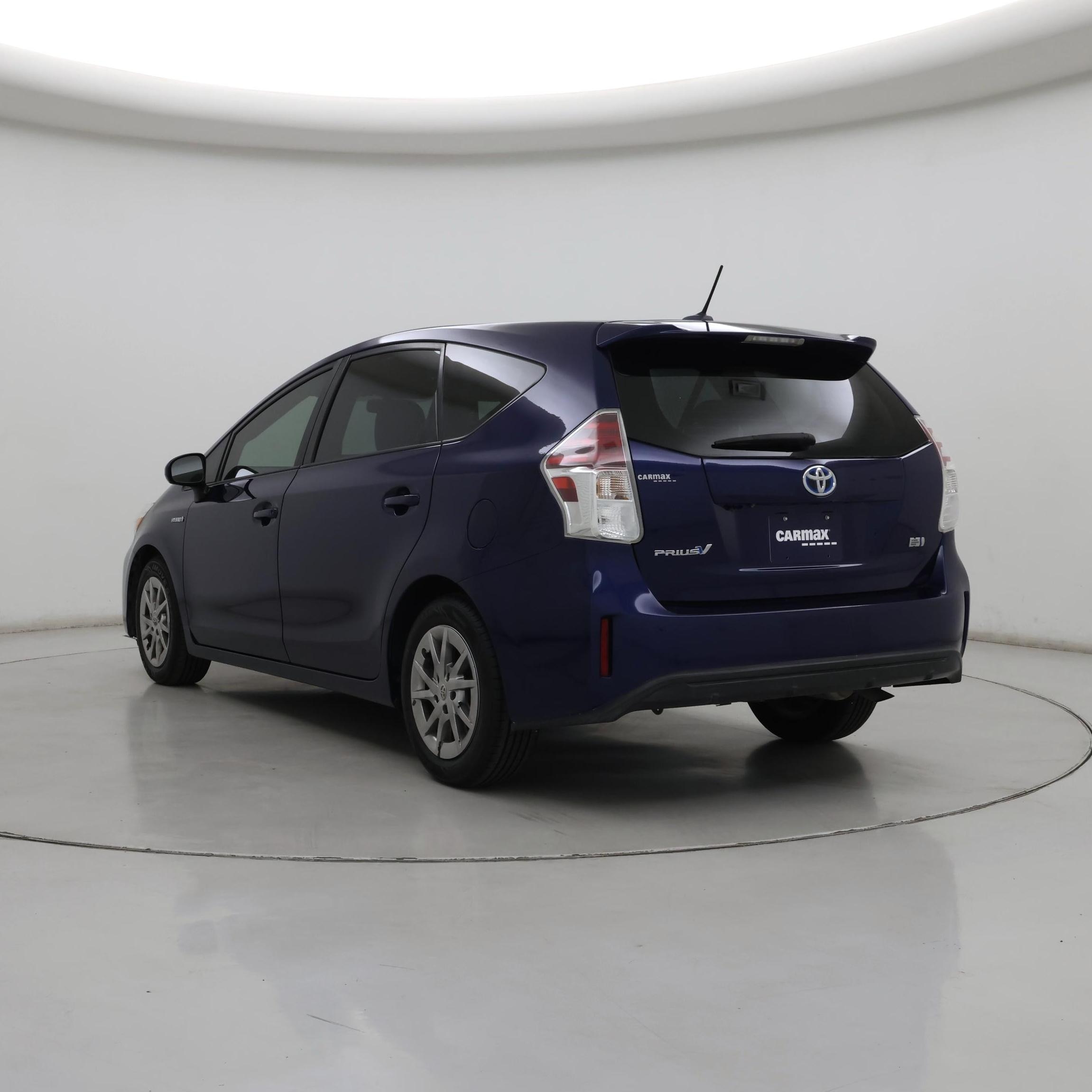 Thumbnail: 2015 Toyota Prius v - 2