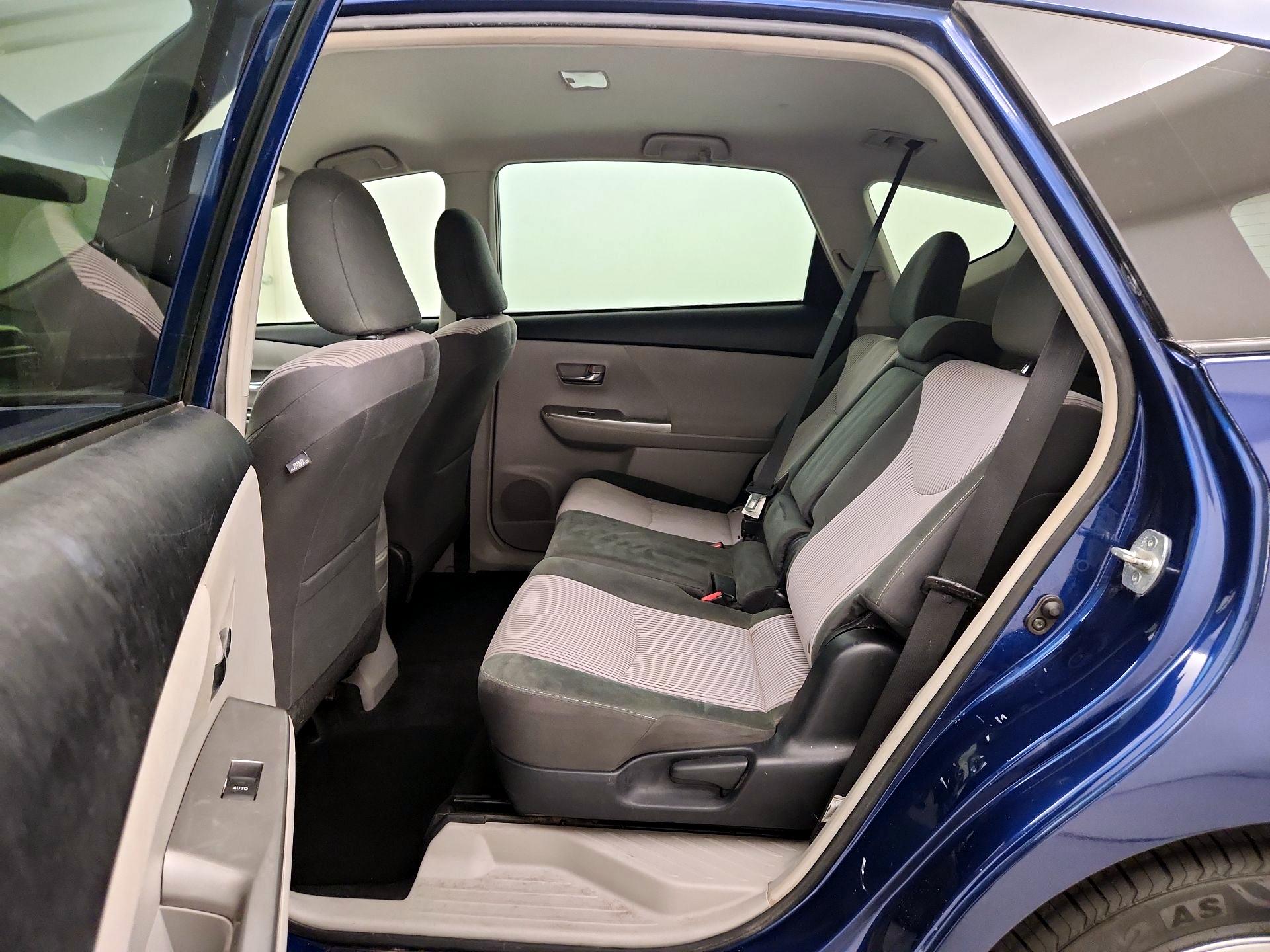 Thumbnail: 2015 Toyota Prius v - 20