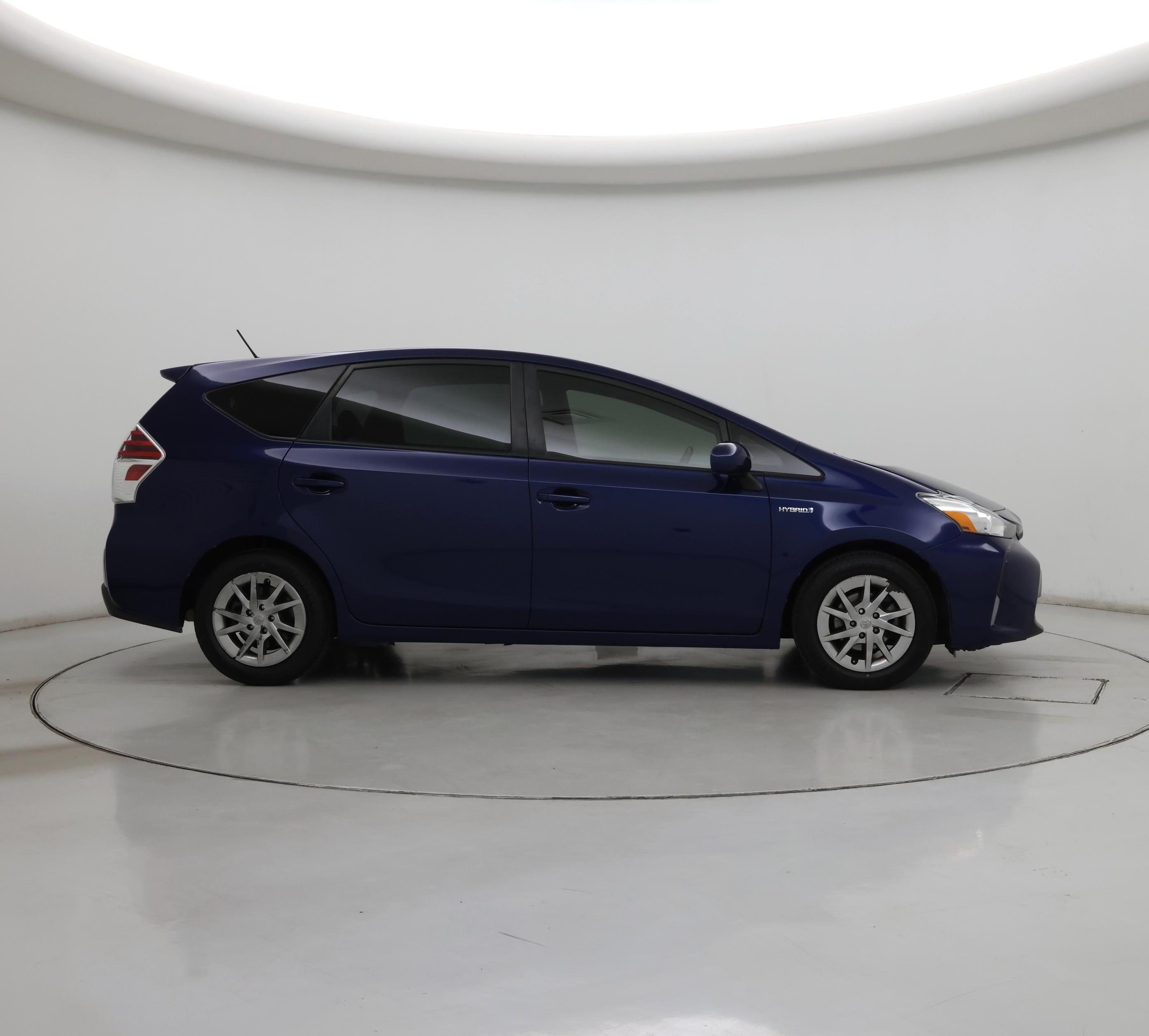 Thumbnail: 2015 Toyota Prius v - 7