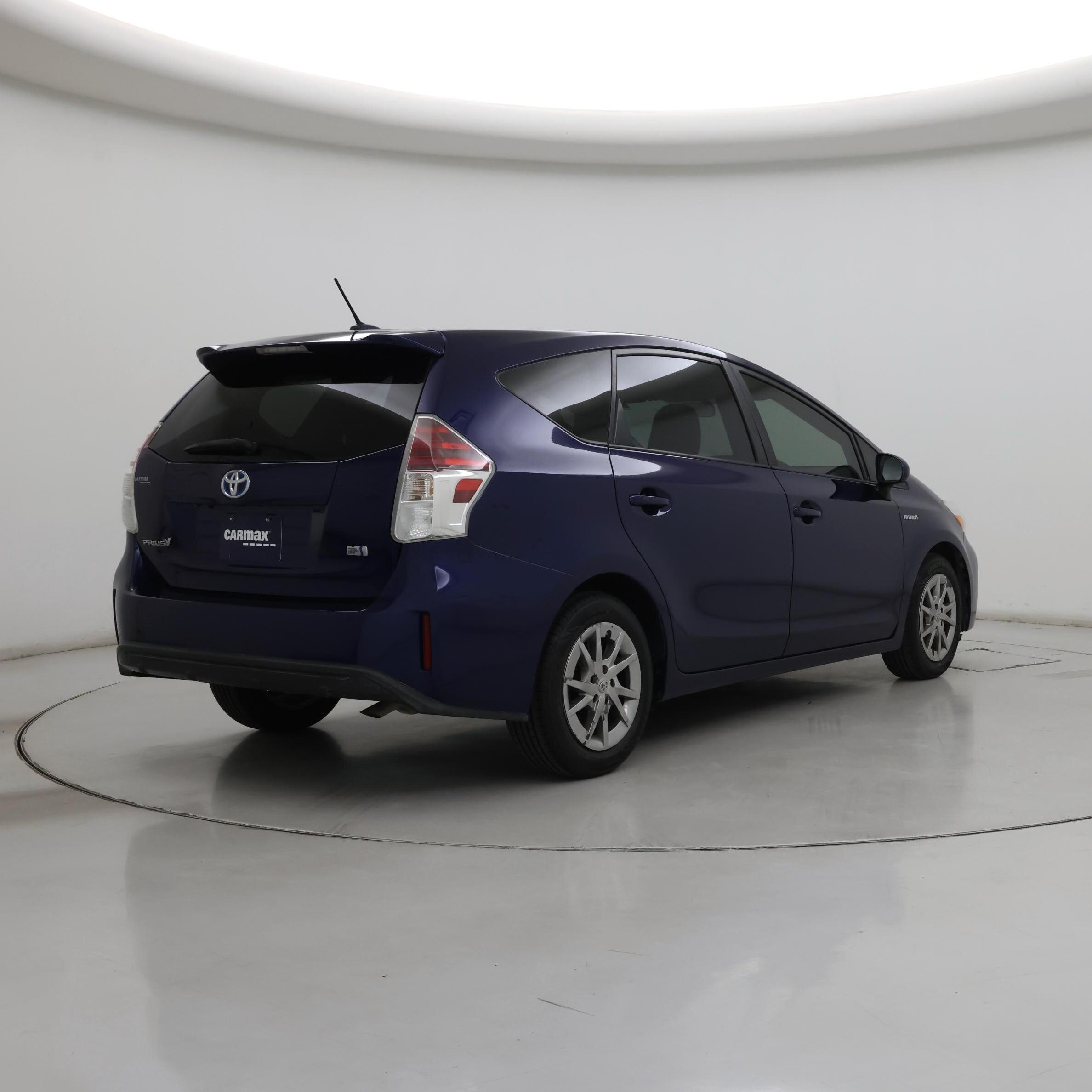 Thumbnail: 2015 Toyota Prius v - 8