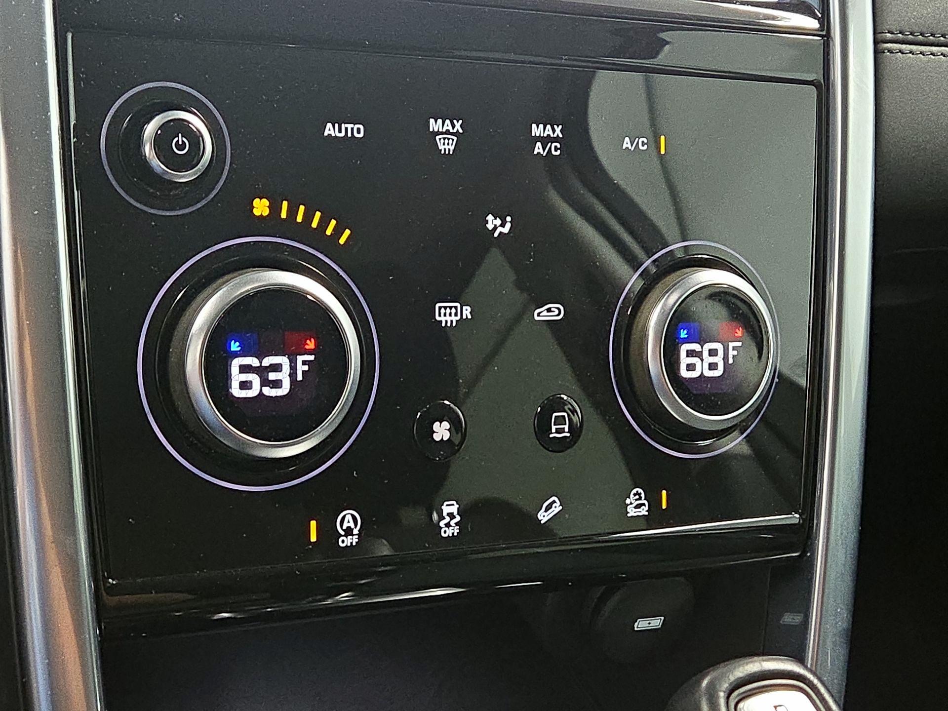 Thumbnail: 2020 Land Rover Discovery Sport - 17