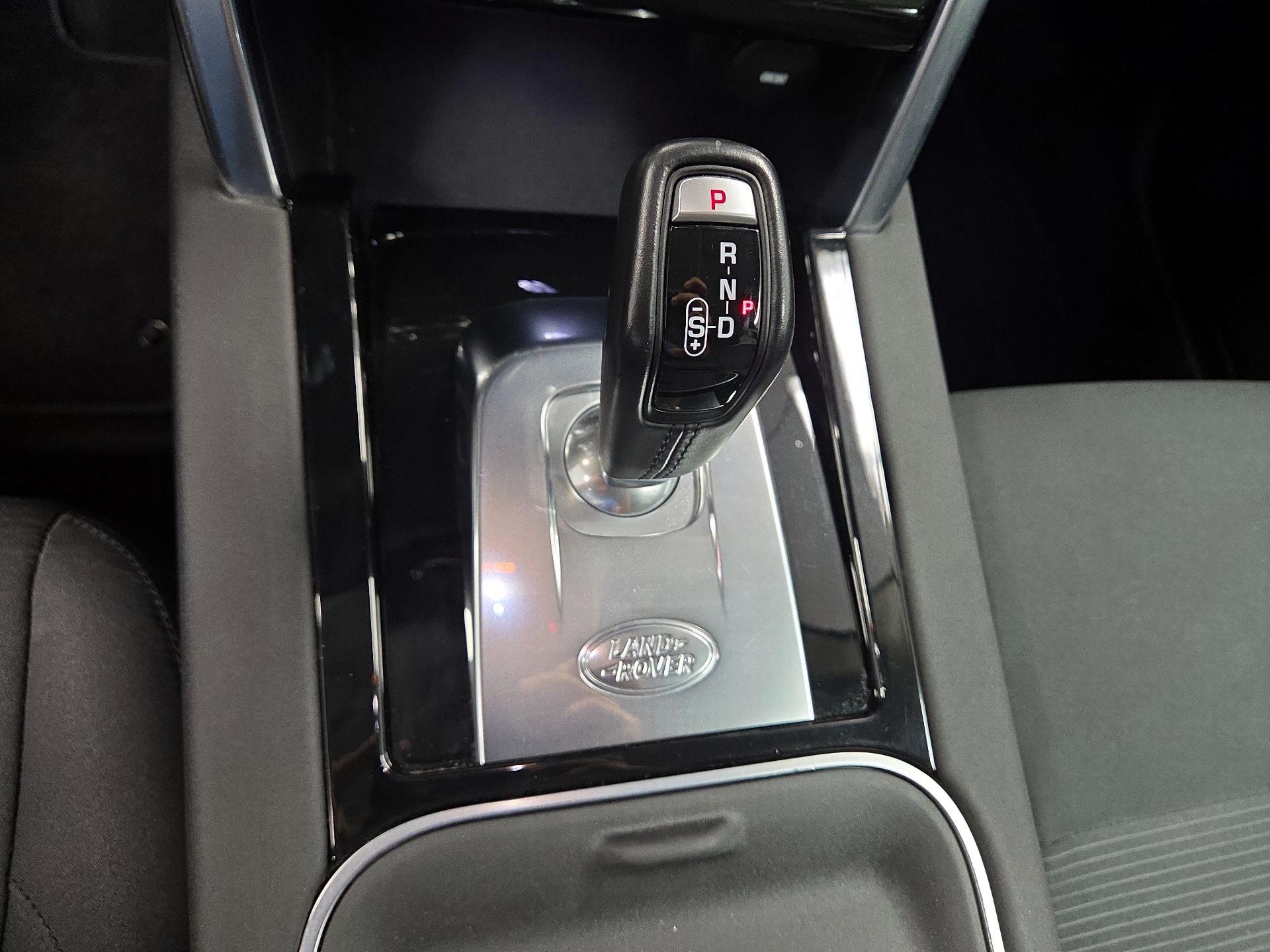 Thumbnail: 2020 Land Rover Discovery Sport - 18