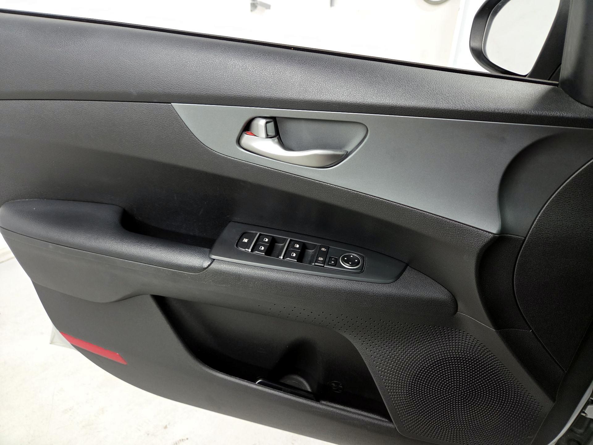 Thumbnail: 2021 Kia Forte - 10