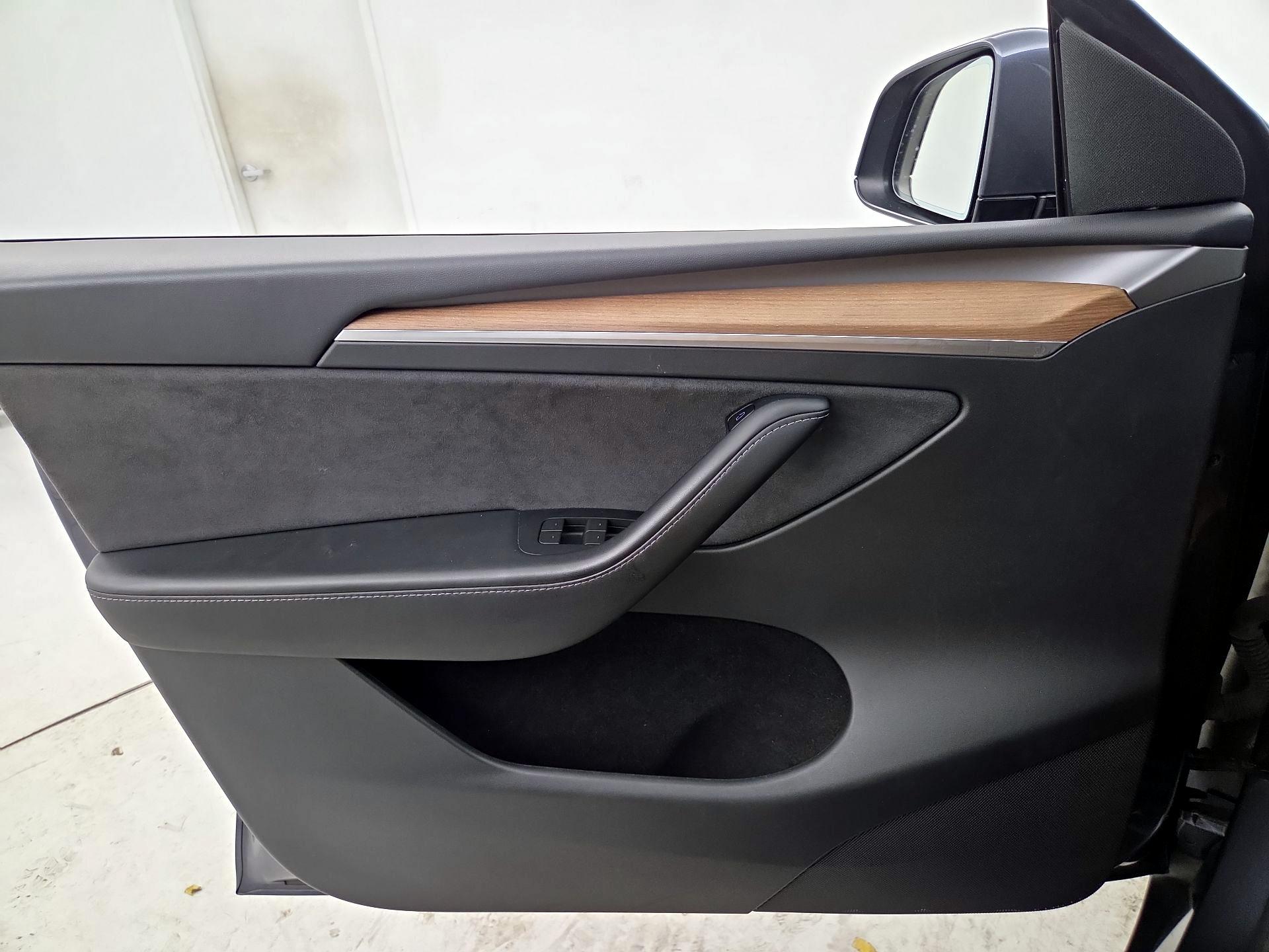 Thumbnail: 2023 Tesla Model Y - 12