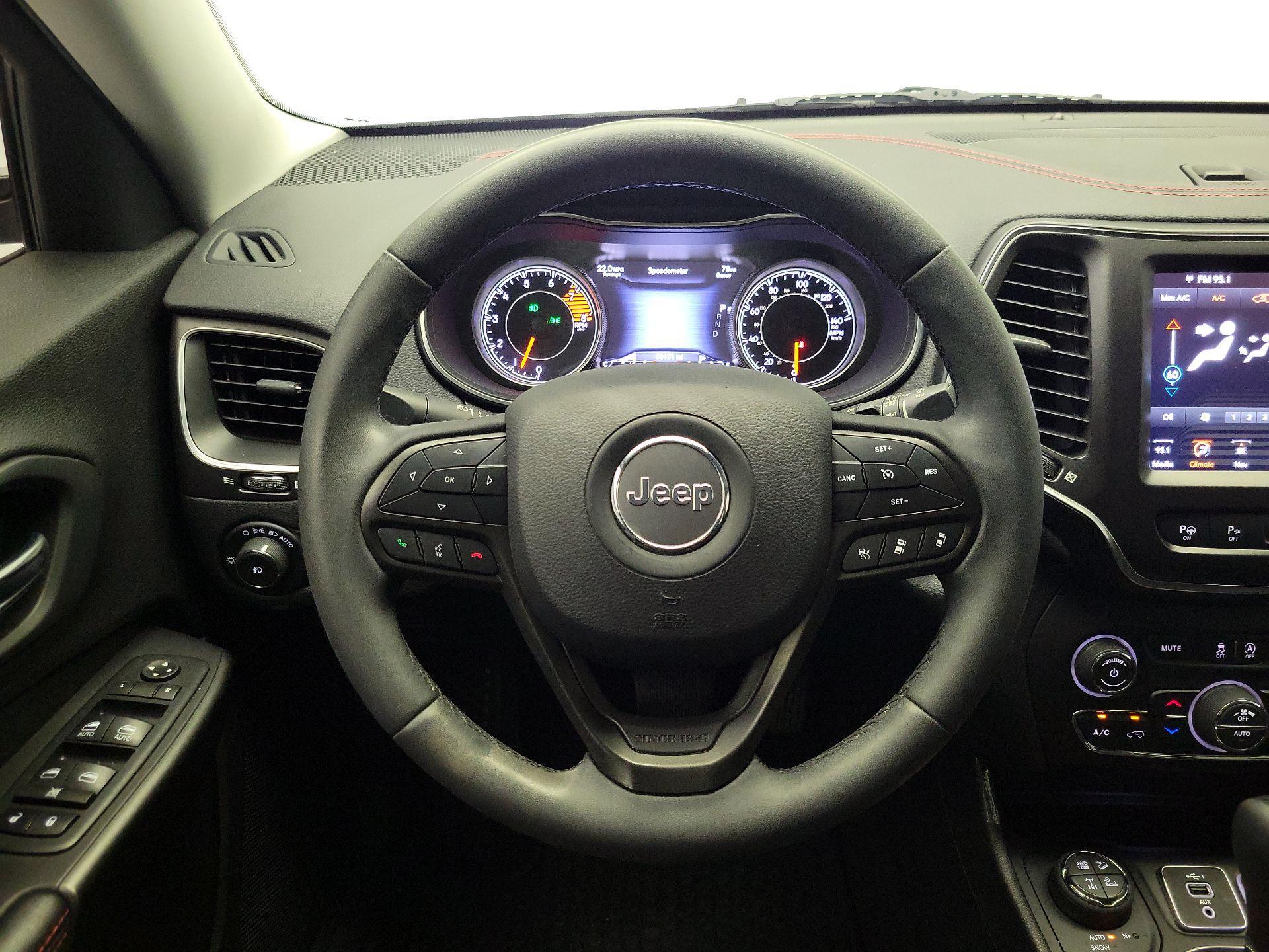 Thumbnail: 2020 Jeep Cherokee - 10
