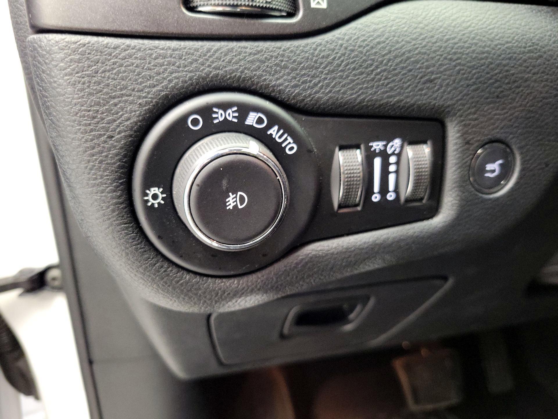 Thumbnail: 2020 Jeep Cherokee - 13