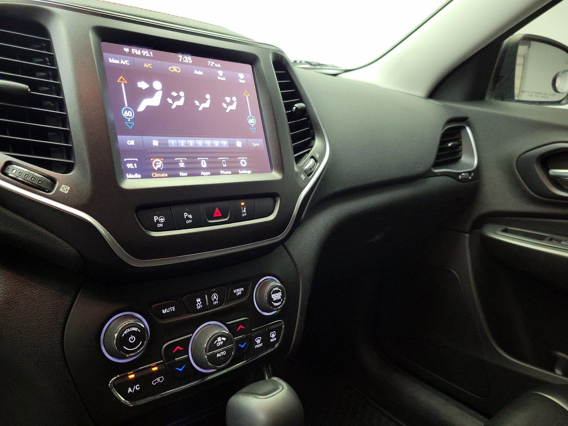 Thumbnail: 2020 Jeep Cherokee - 17