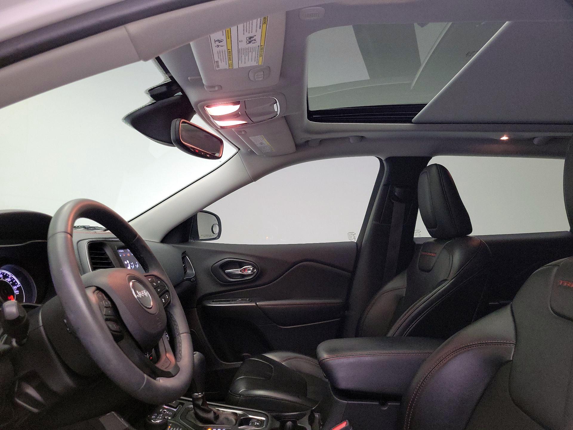 Thumbnail: 2020 Jeep Cherokee - 20
