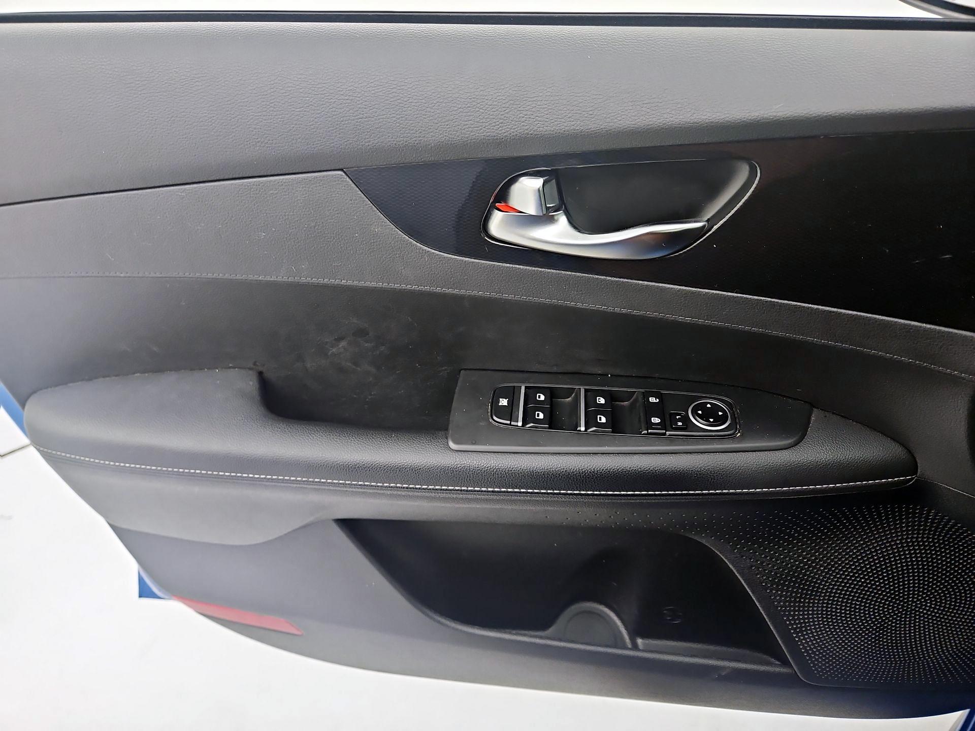 Thumbnail: 2023 Kia Forte - 12
