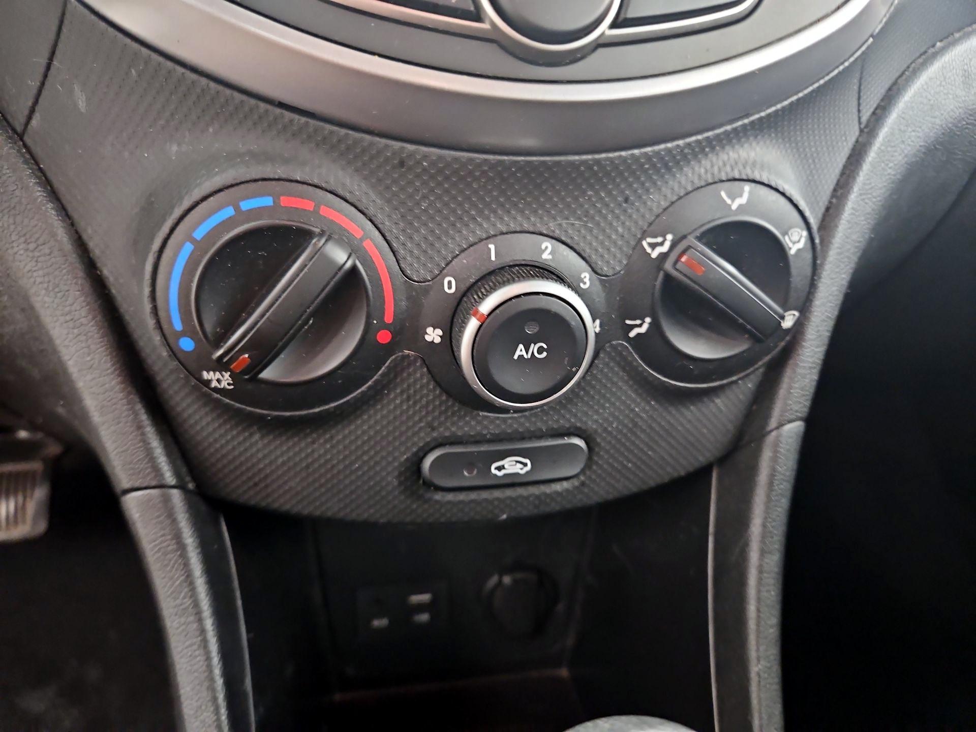 Thumbnail: 2015 Hyundai Accent - 15