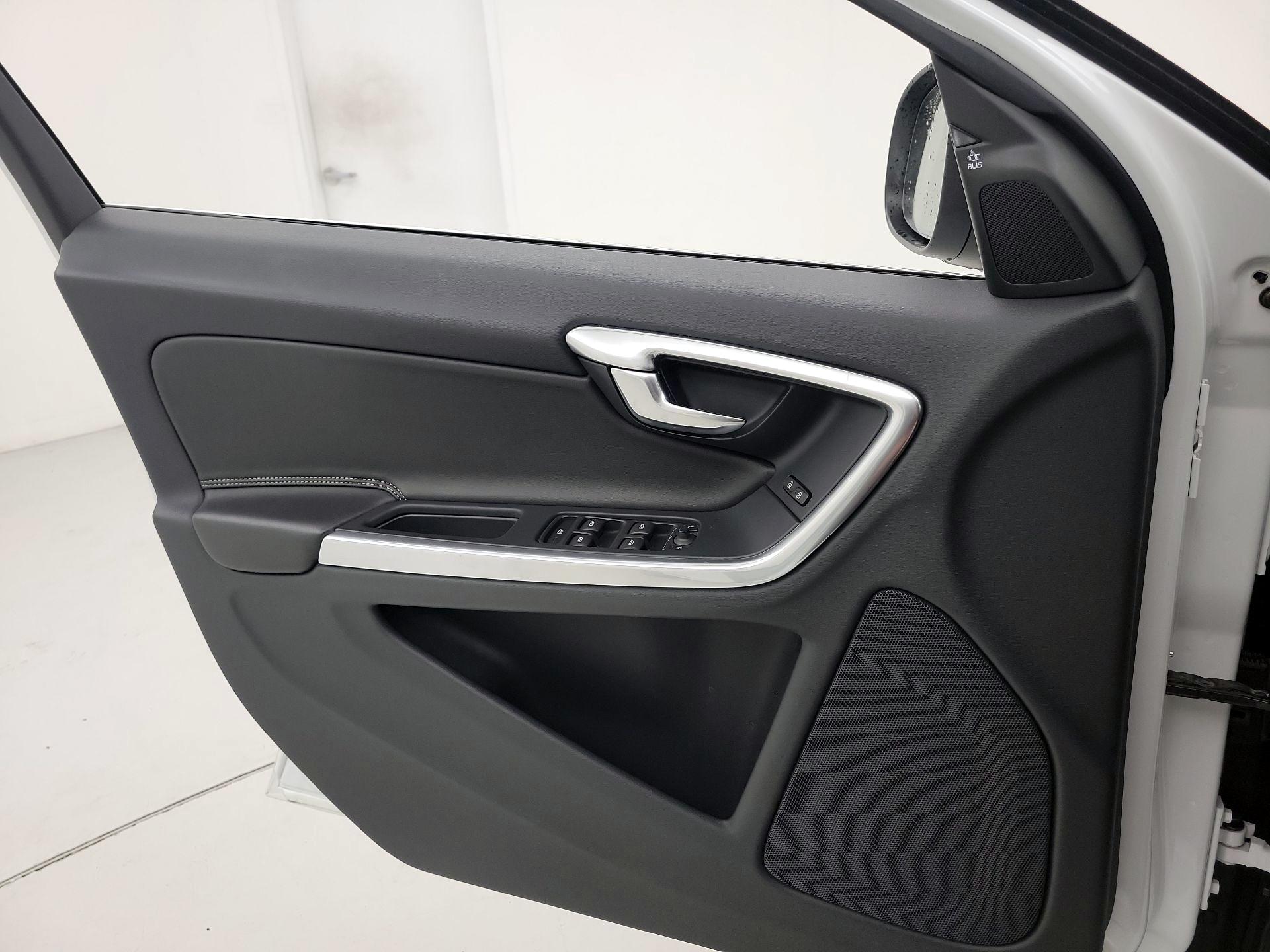Thumbnail: 2015 Volvo S60 - 12