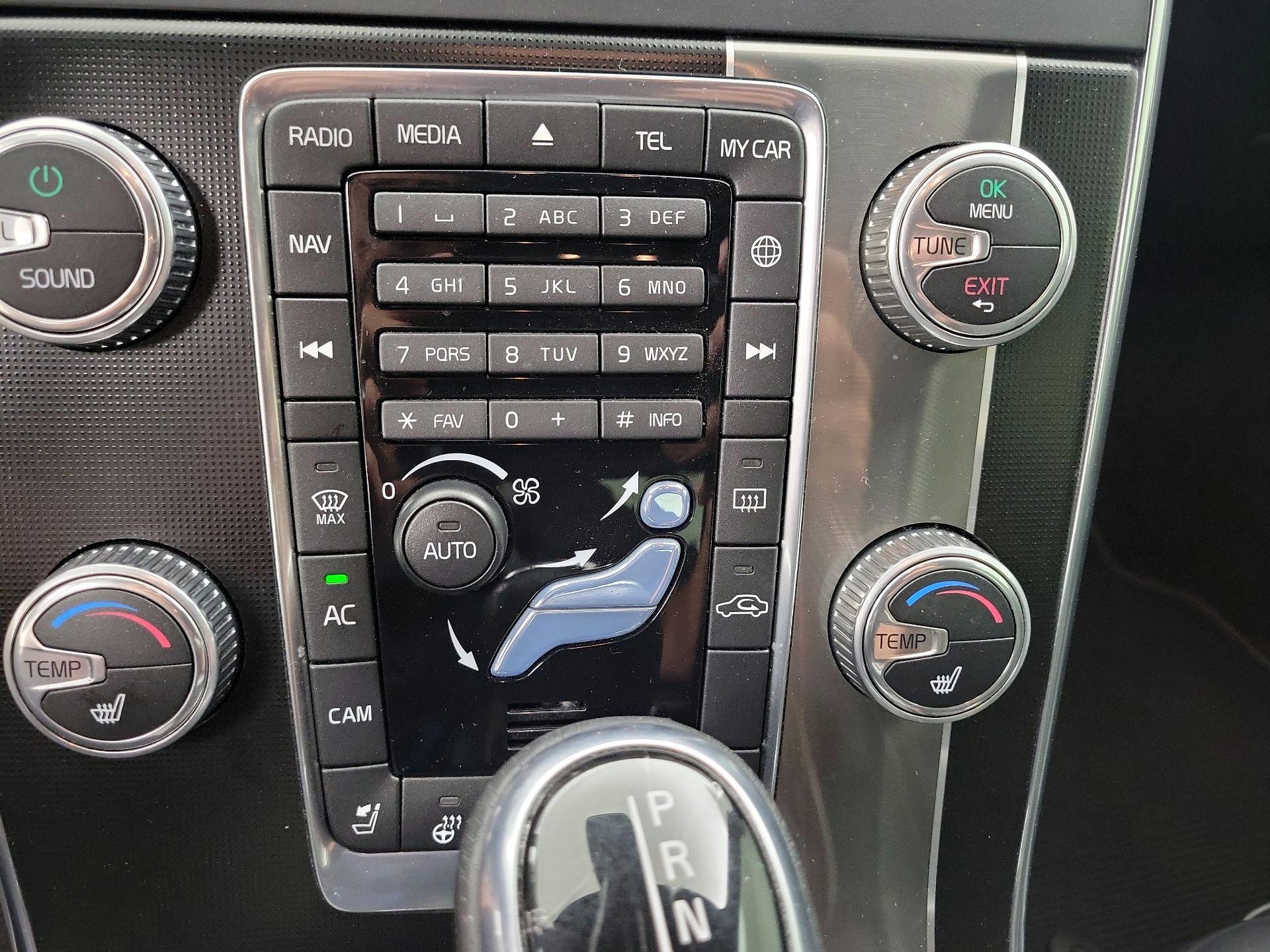 Thumbnail: 2015 Volvo S60 - 17