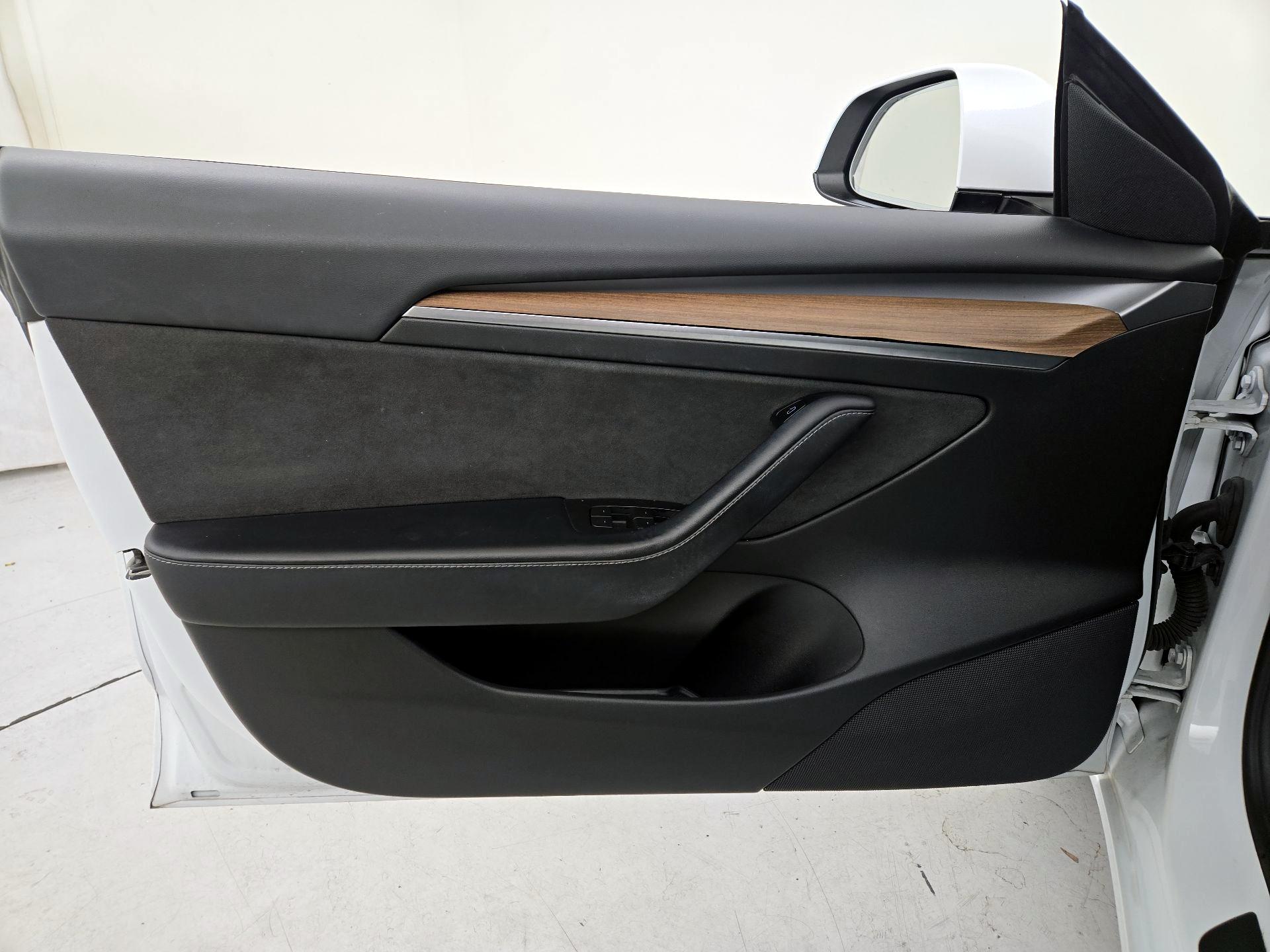 Thumbnail: 2022 Tesla Model 3 - 12