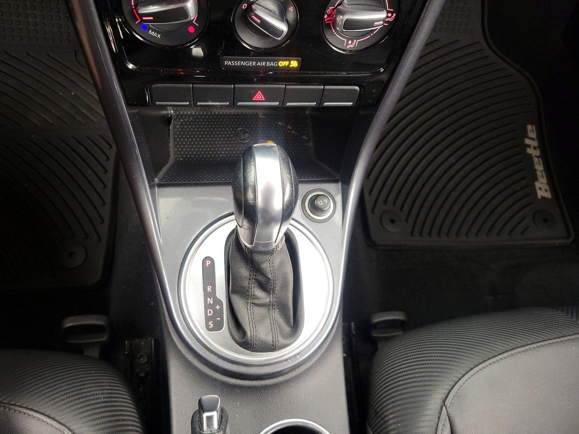 Thumbnail: 2018 Volkswagen Beetle - 17