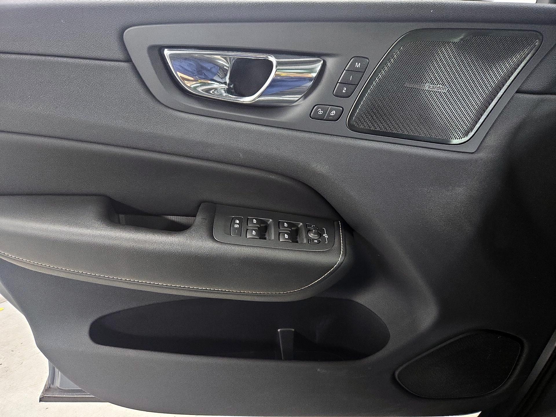 Thumbnail: 2019 Volvo XC60 - 12