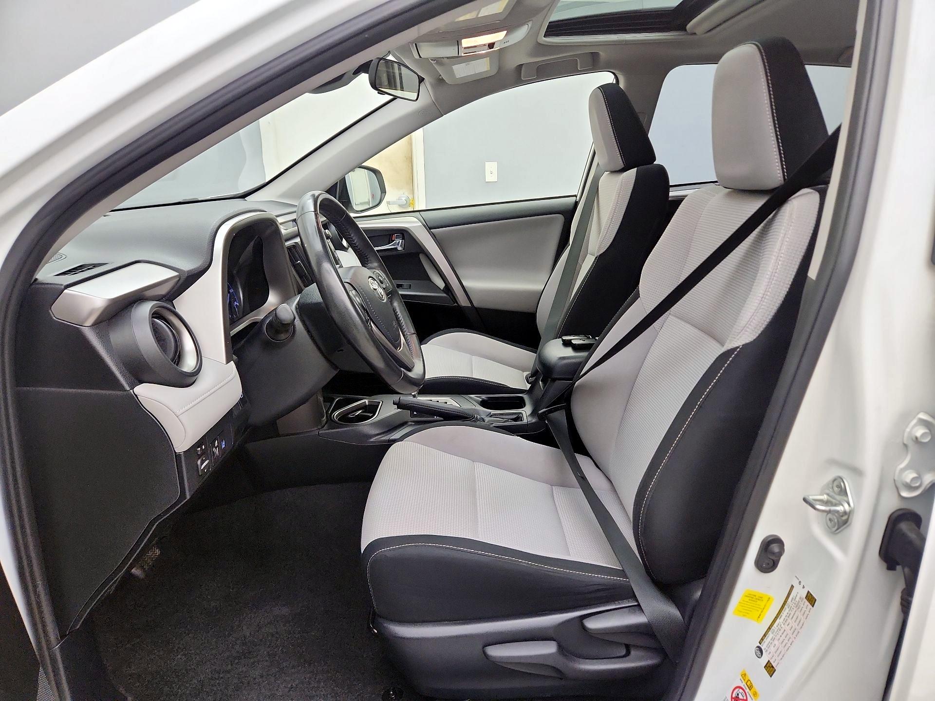 Thumbnail: 2018 Toyota RAV4 - 11