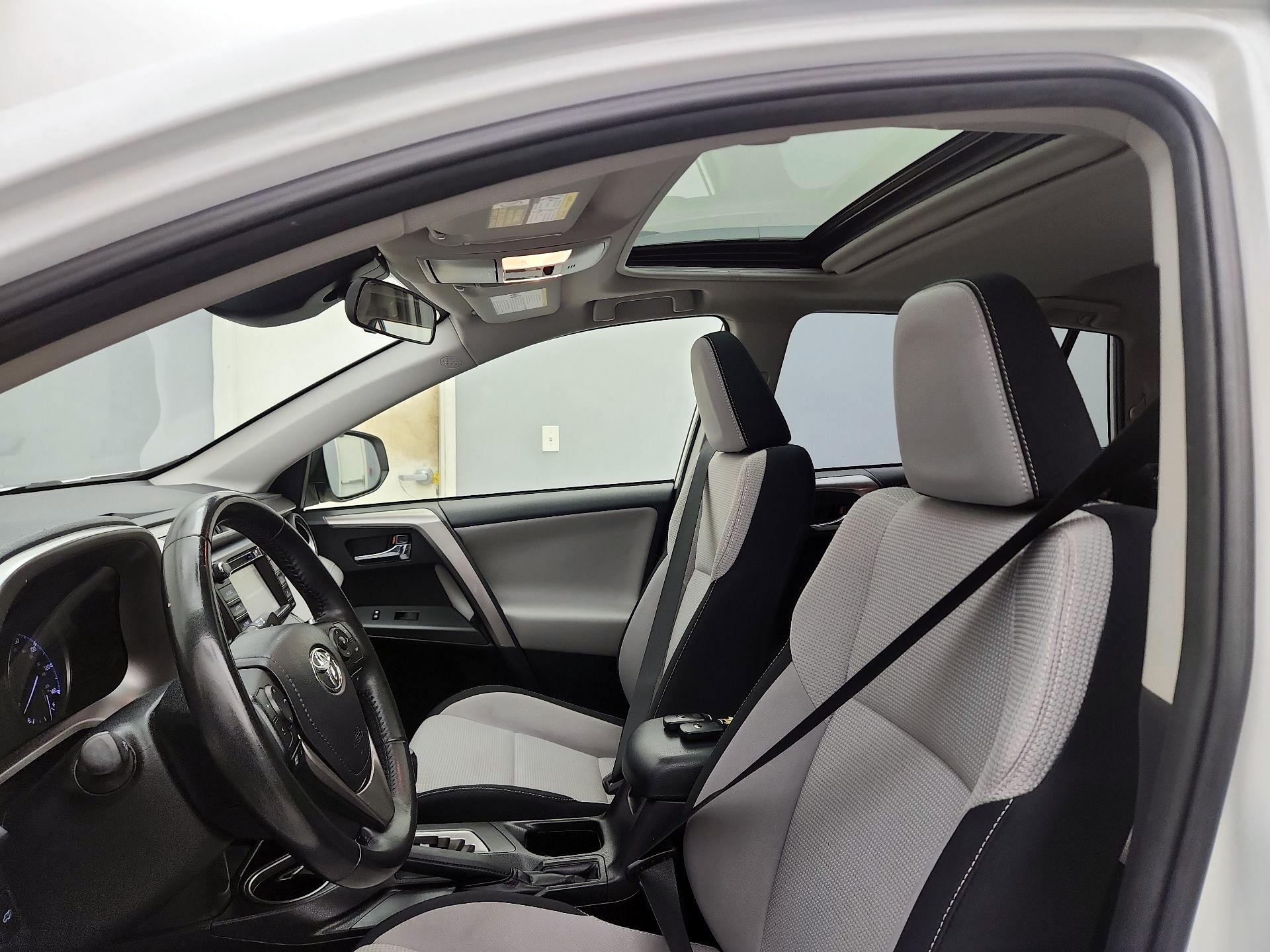 Thumbnail: 2018 Toyota RAV4 - 19