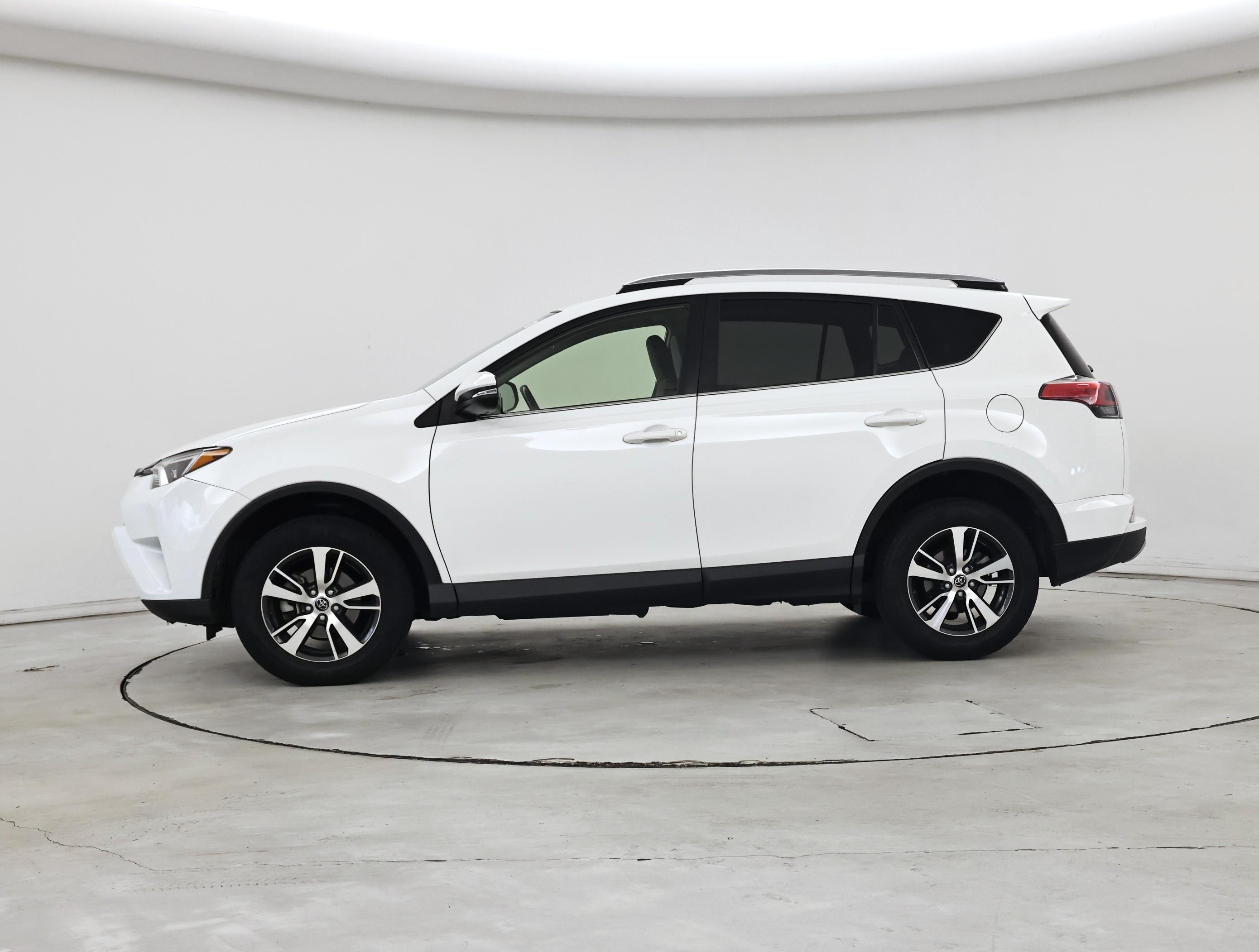 Thumbnail: 2018 Toyota RAV4 - 3