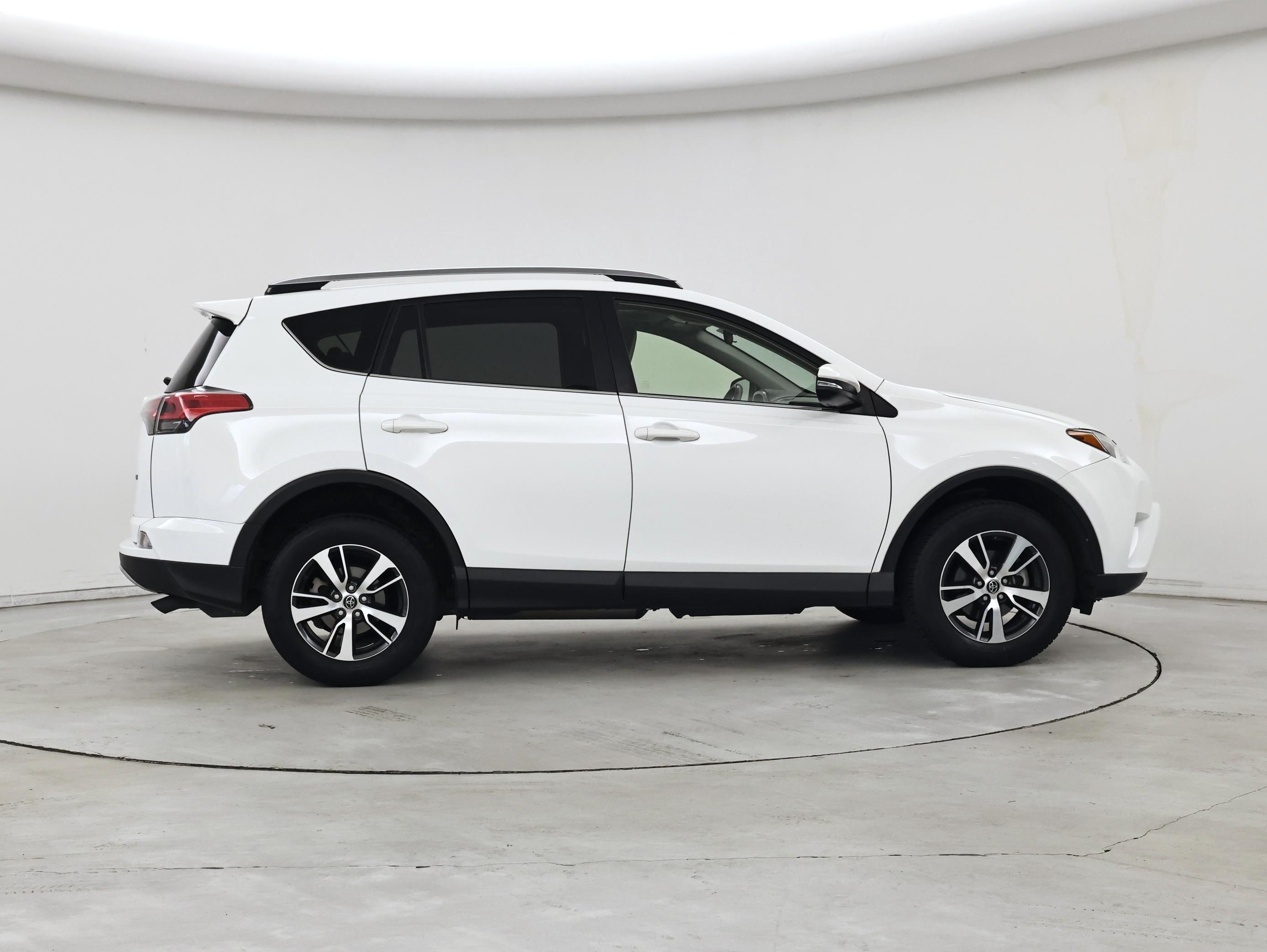 Thumbnail: 2018 Toyota RAV4 - 7