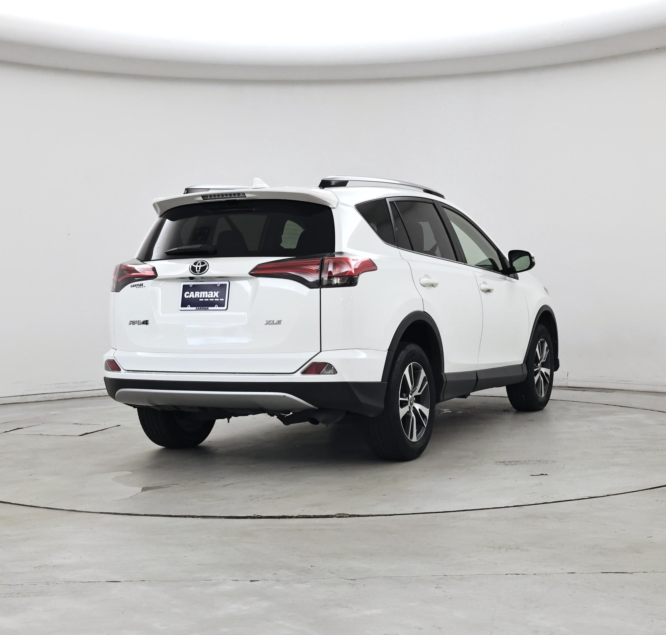 Thumbnail: 2018 Toyota RAV4 - 8