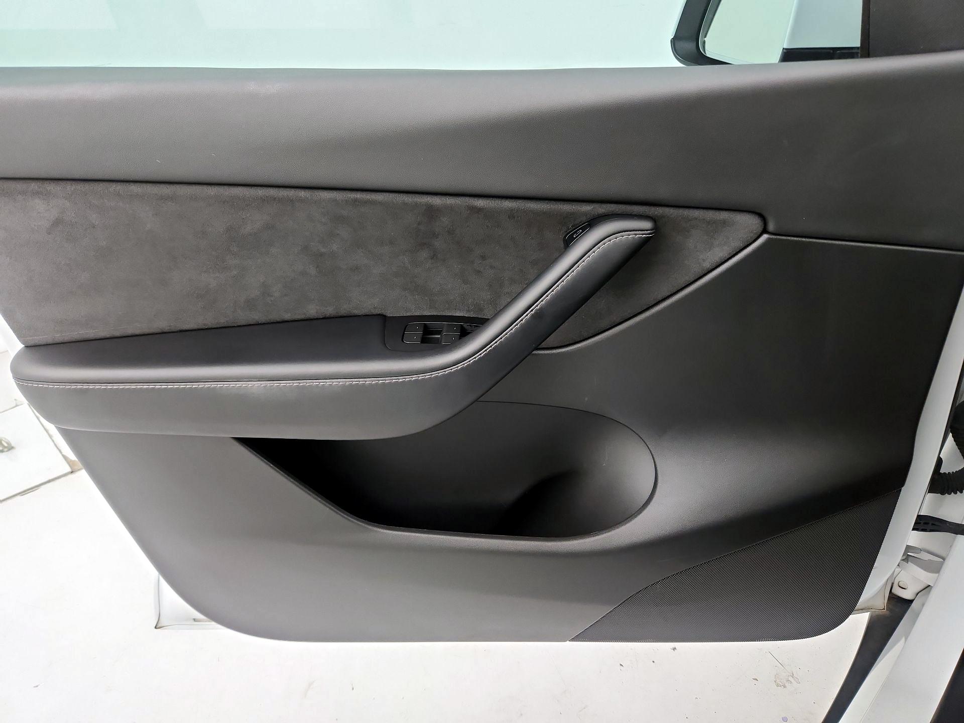 Thumbnail: 2022 Tesla Model Y - 12