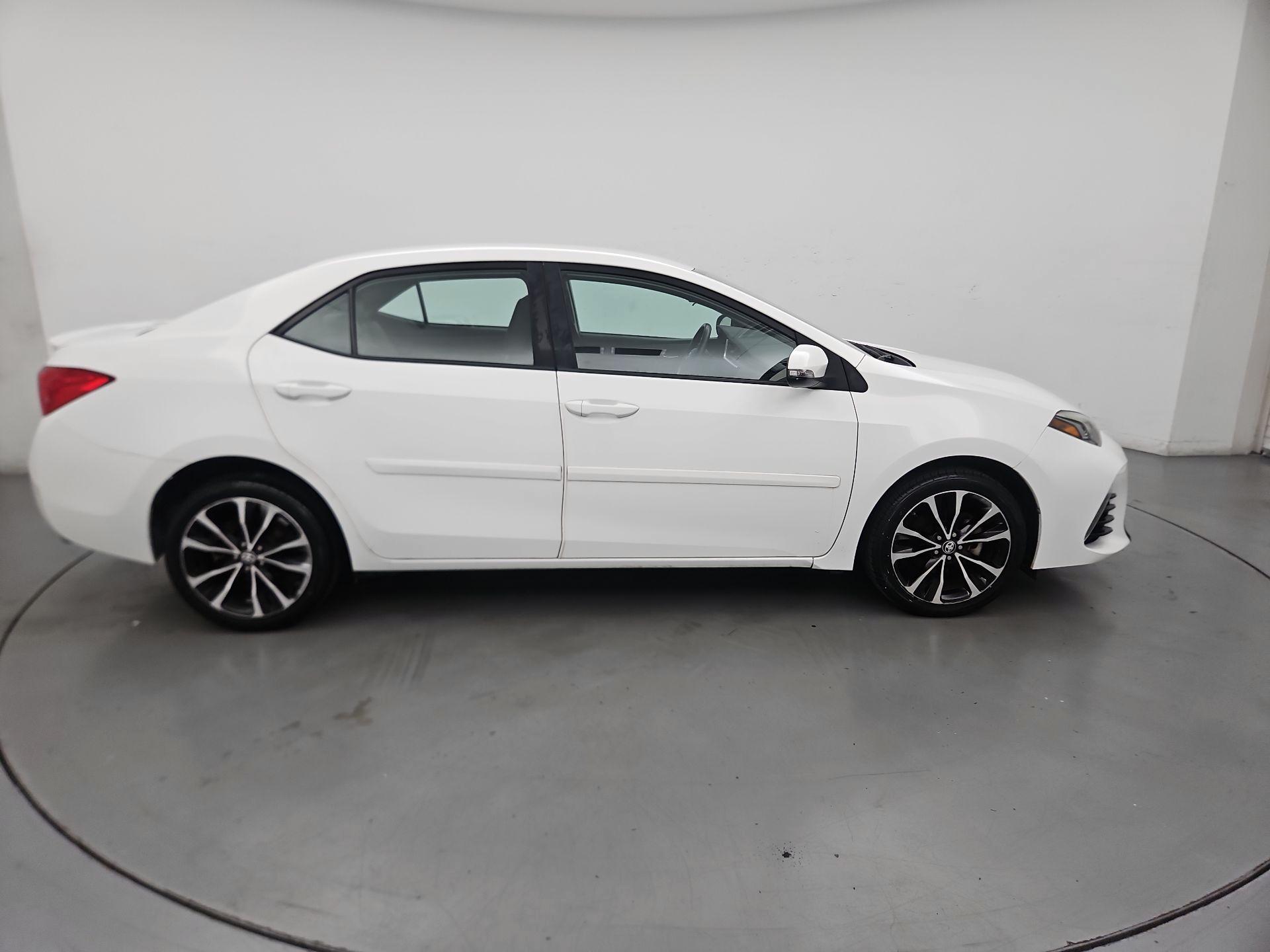 Thumbnail: 2018 Toyota Corolla - 4