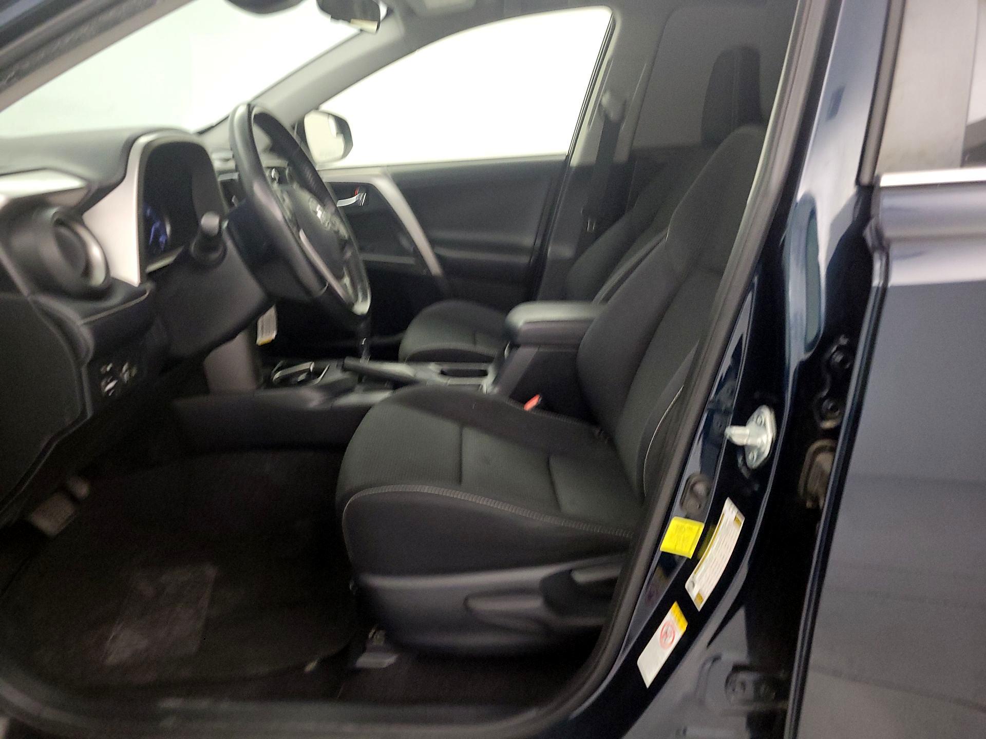 Thumbnail: 2018 Toyota RAV4 - 11
