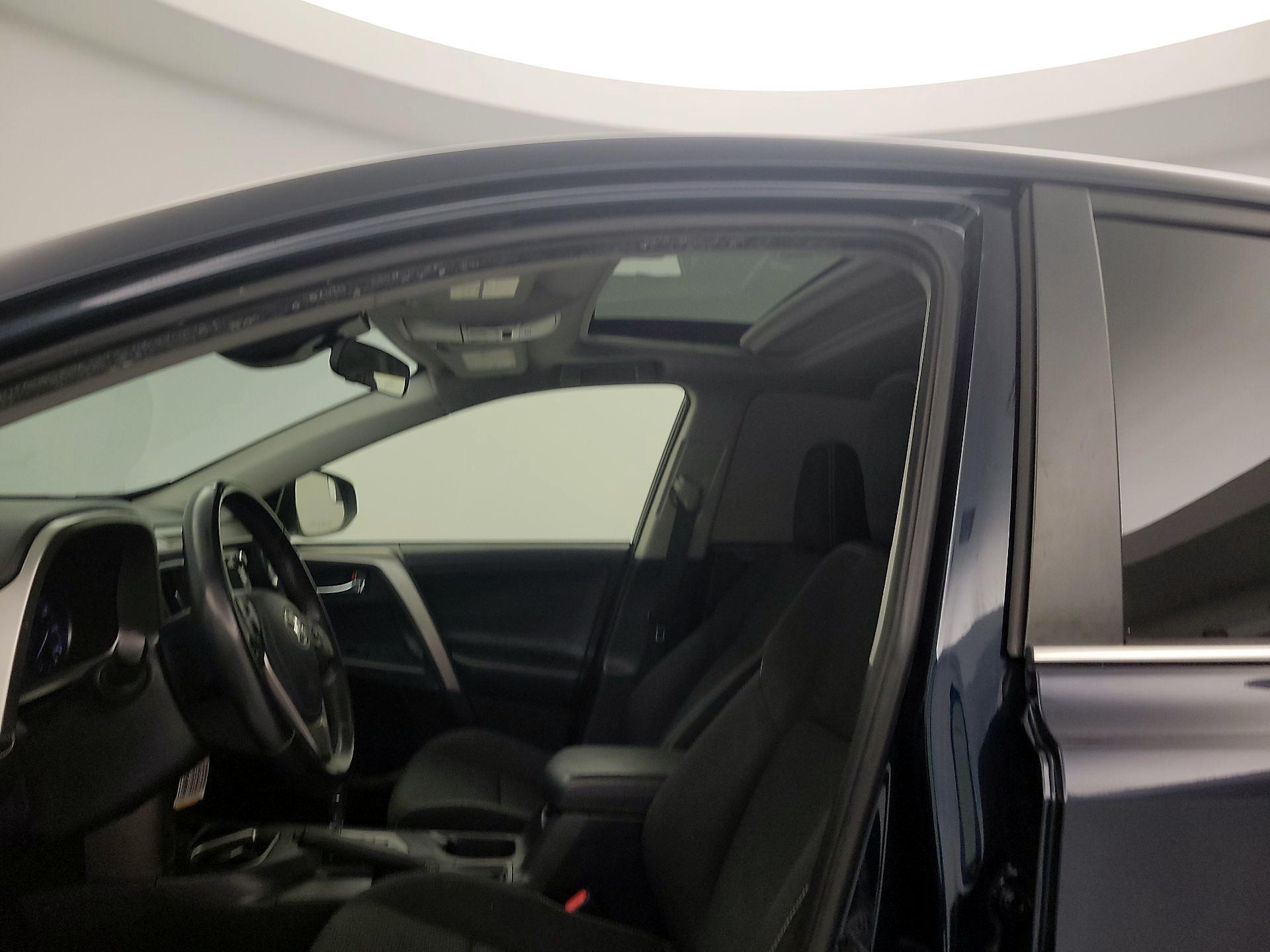 Thumbnail: 2018 Toyota RAV4 - 19