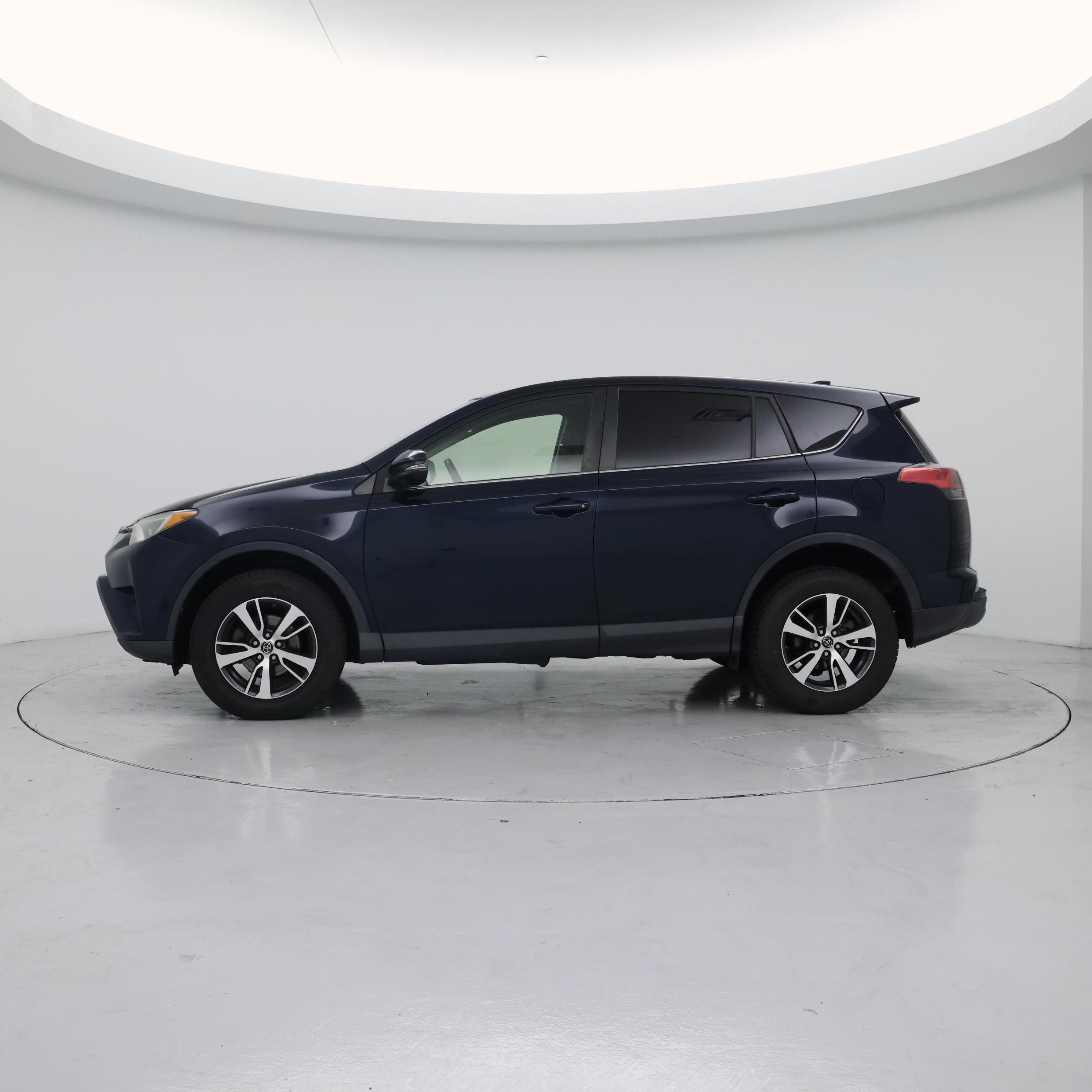 Thumbnail: 2018 Toyota RAV4 - 3