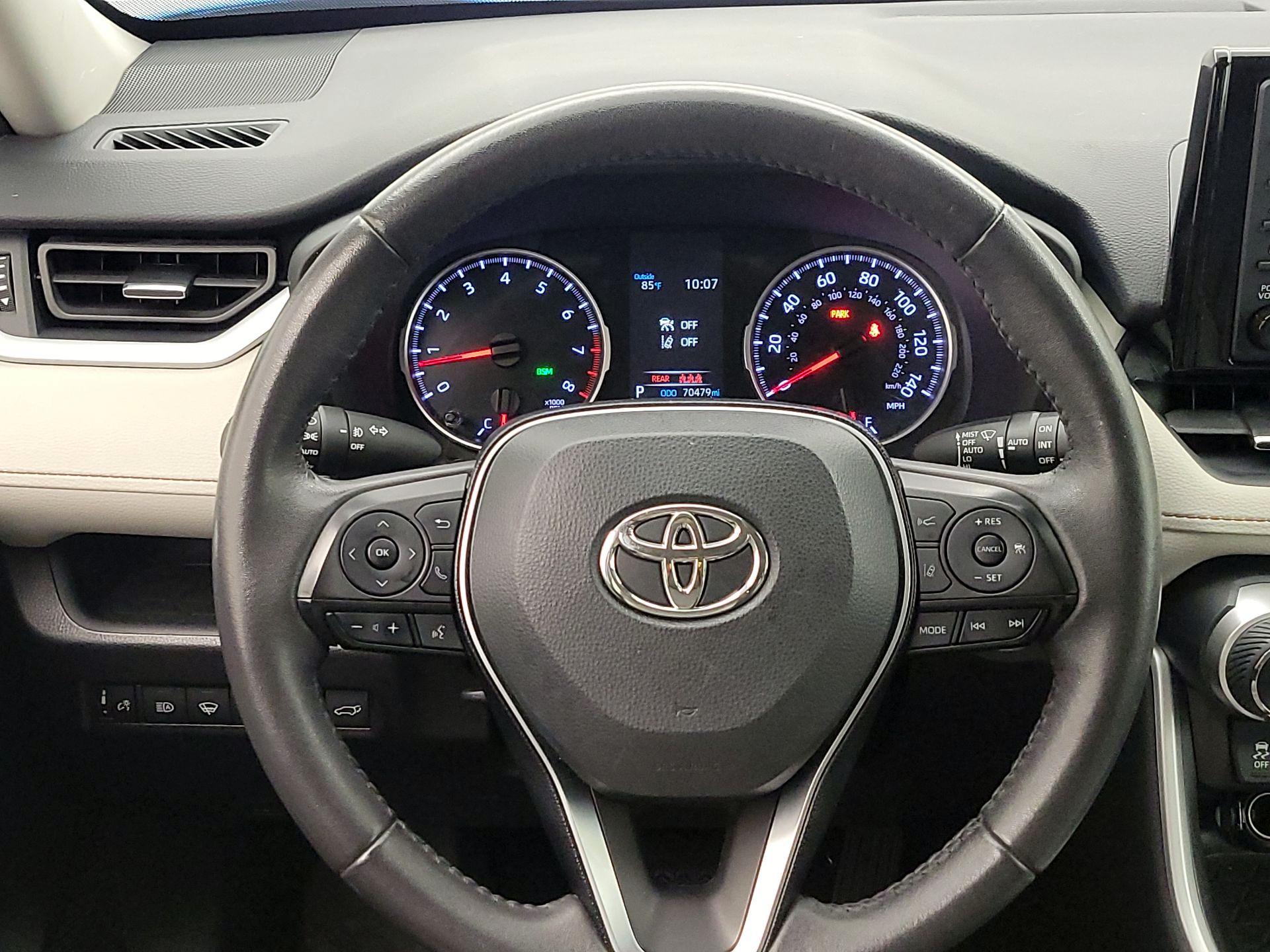 Thumbnail: 2021 Toyota RAV4 - 10