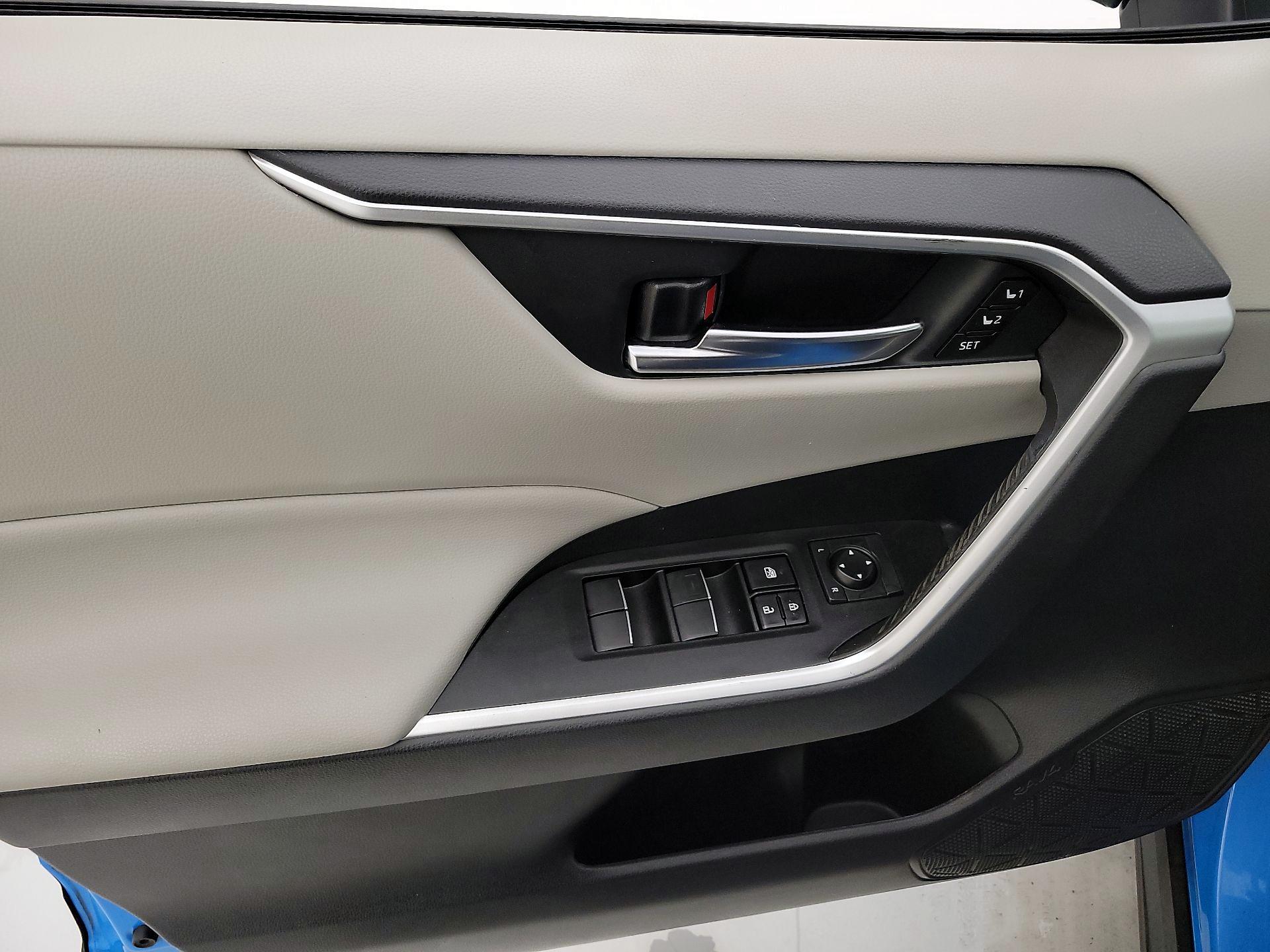 Thumbnail: 2021 Toyota RAV4 - 12