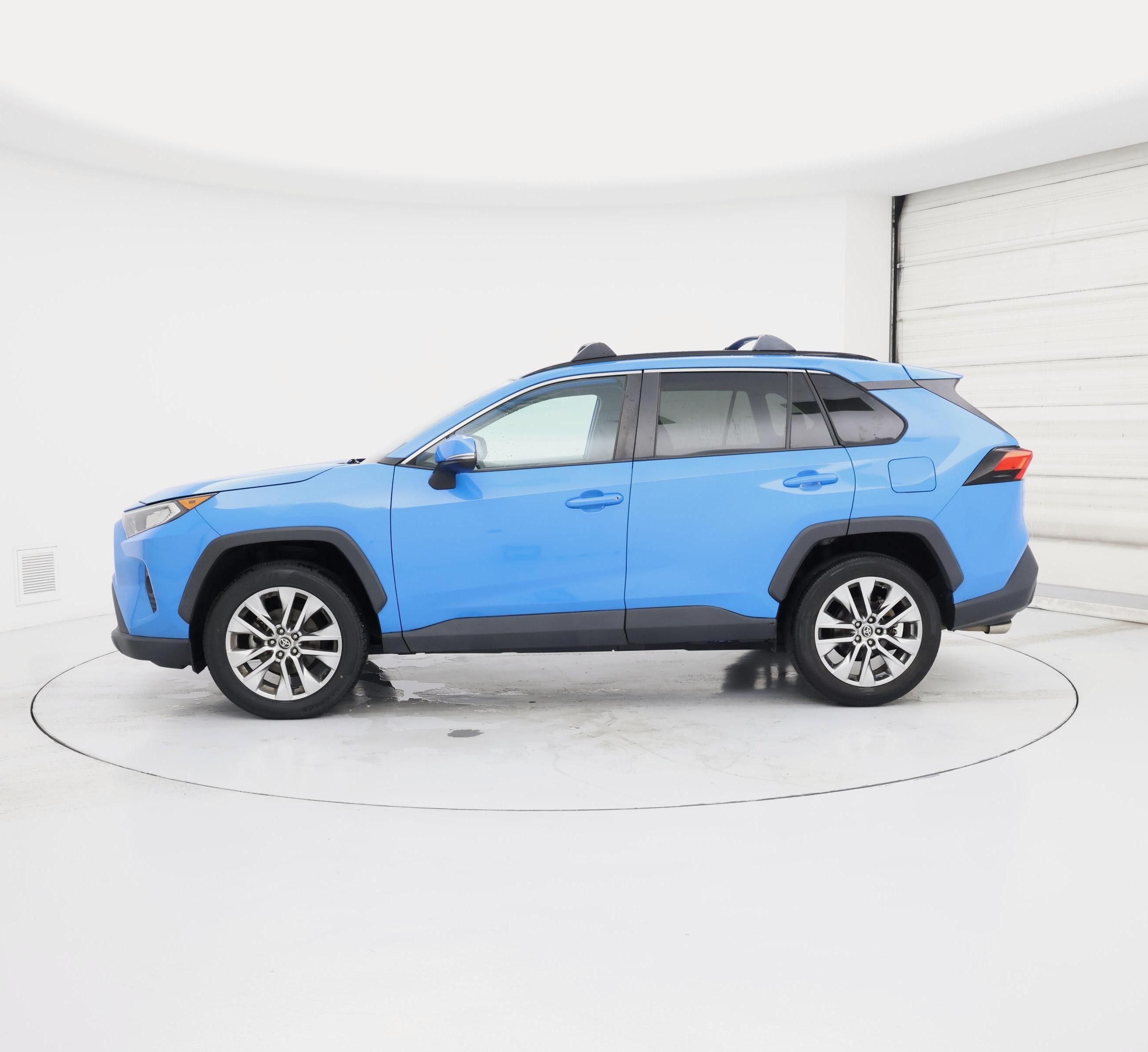 Thumbnail: 2021 Toyota RAV4 - 3