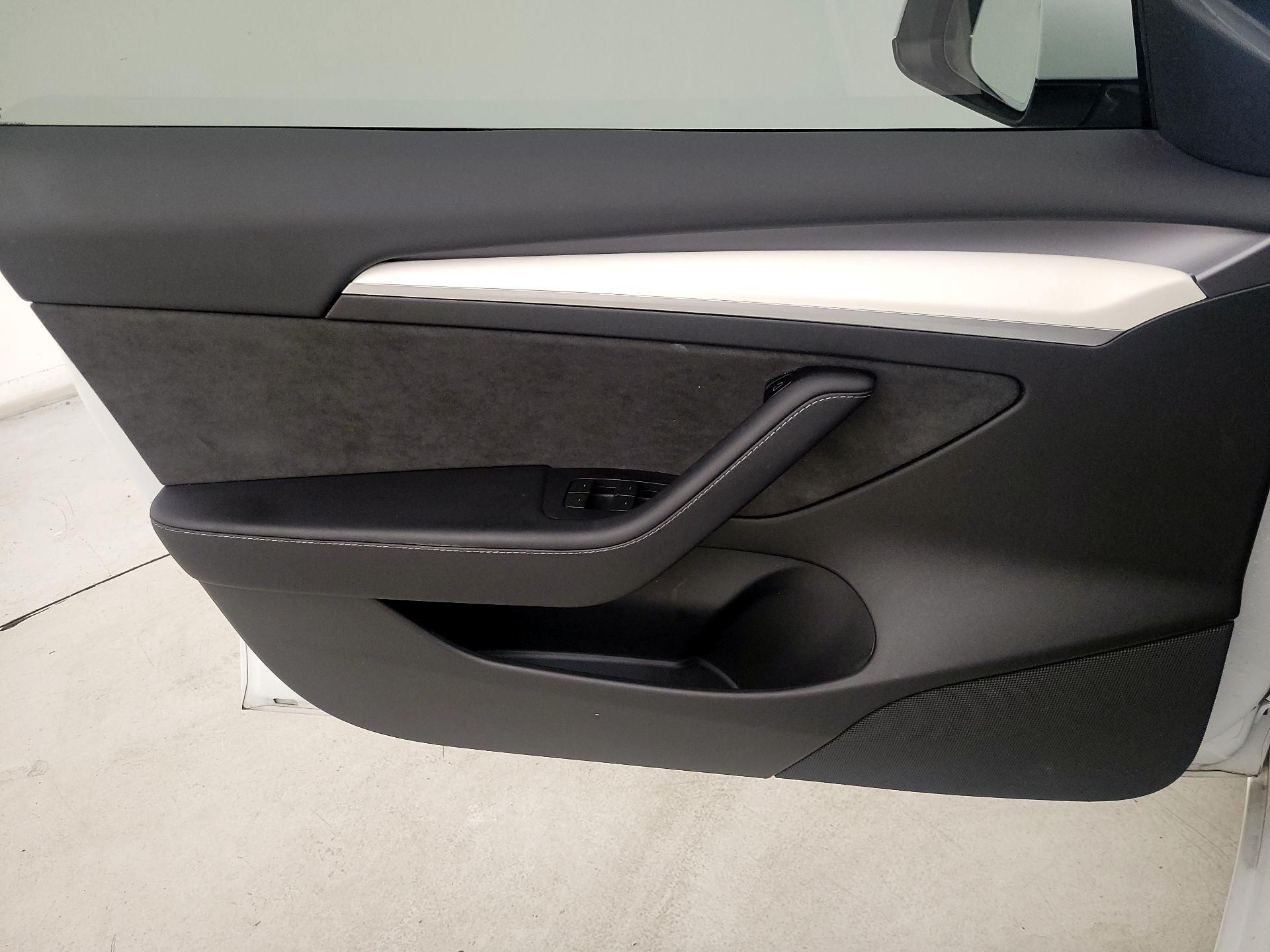 Thumbnail: 2022 Tesla Model 3 - 12