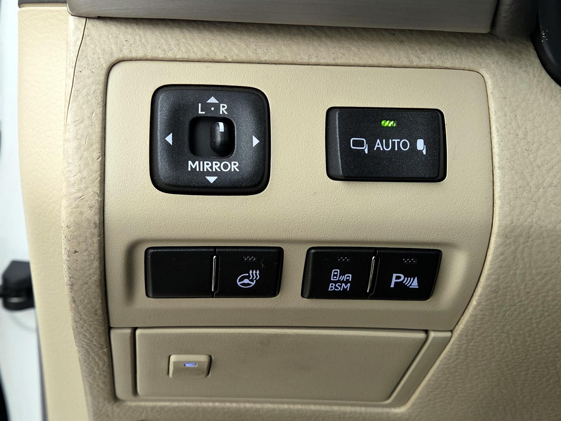 Thumbnail: 2014 Lexus LS - 13