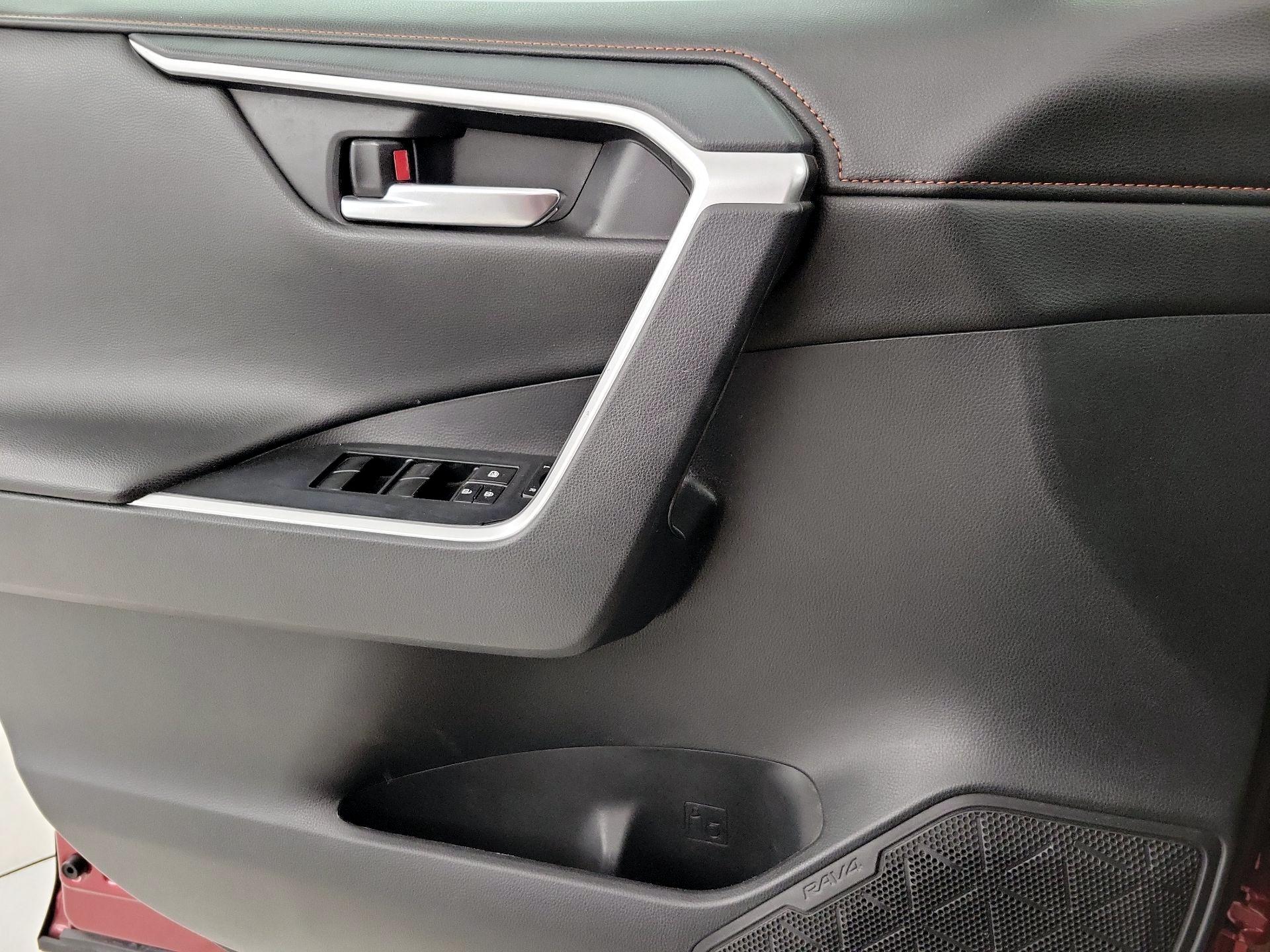 Thumbnail: 2019 Toyota RAV4 - 12