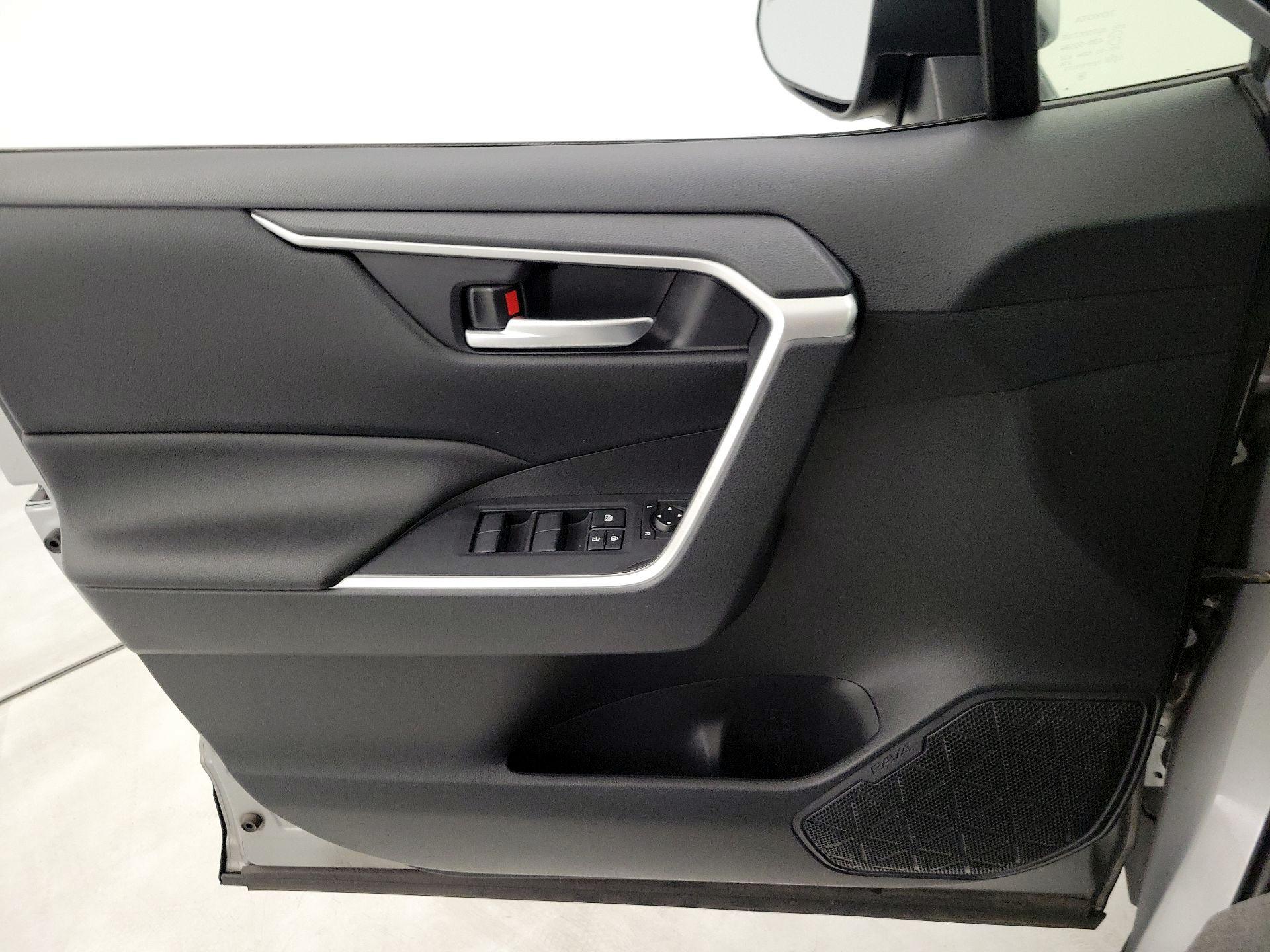 Thumbnail: 2019 Toyota RAV4 - 12