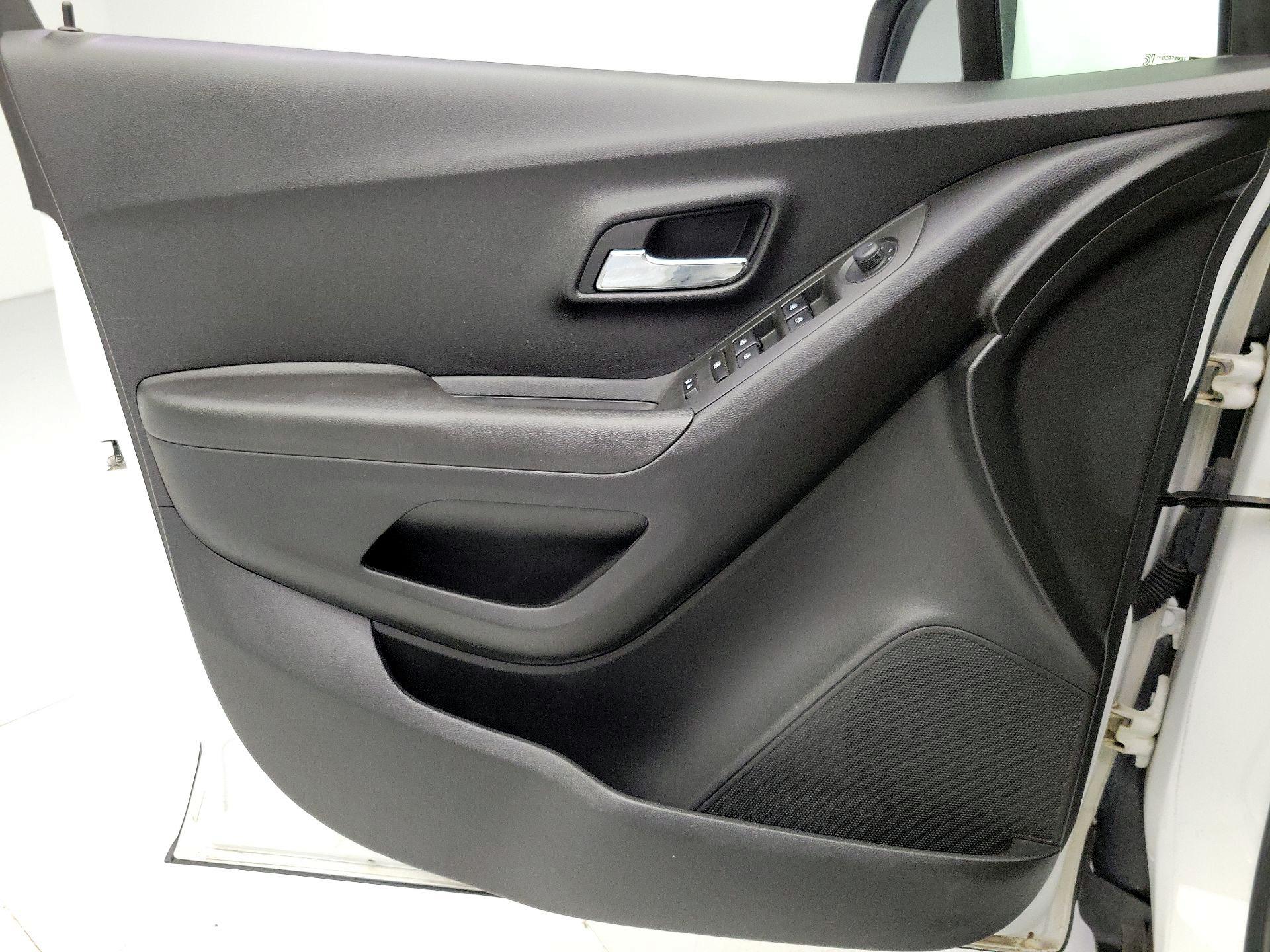 Thumbnail: 2015 Chevrolet Trax - 12